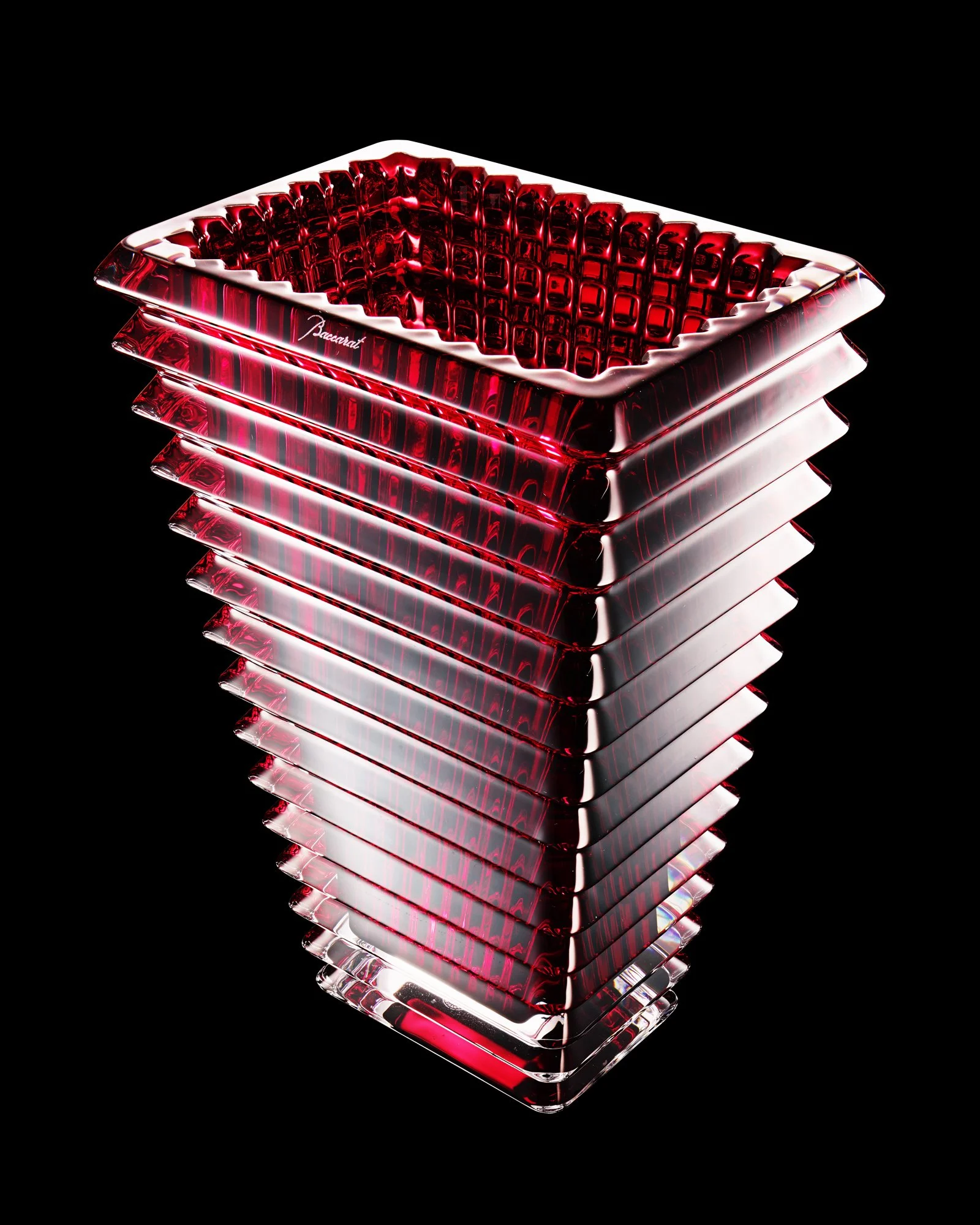 VASE_BACCARAT_RED_4X5_CONTACT.jpg