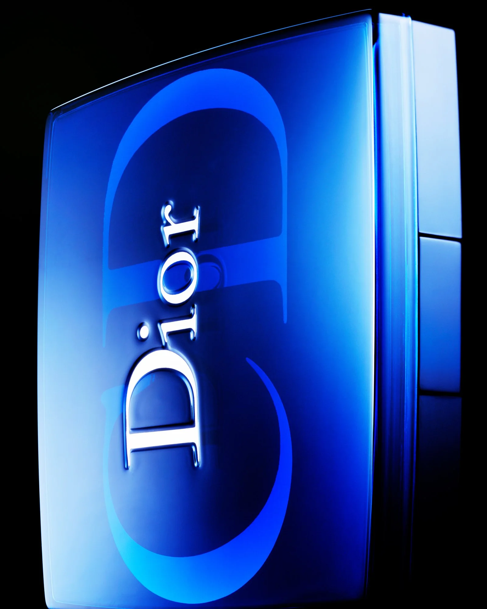 AKIRA_COSMETICS_DIOR_BLUE_CASE_CONTACTP_CONTACT.jpg