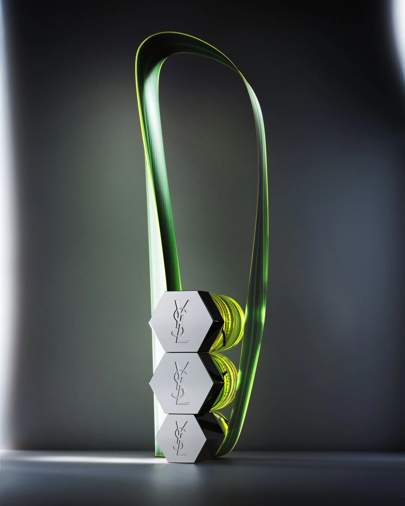 PREFUME_YSL_THREE_LEAF_CONTACT.jpg