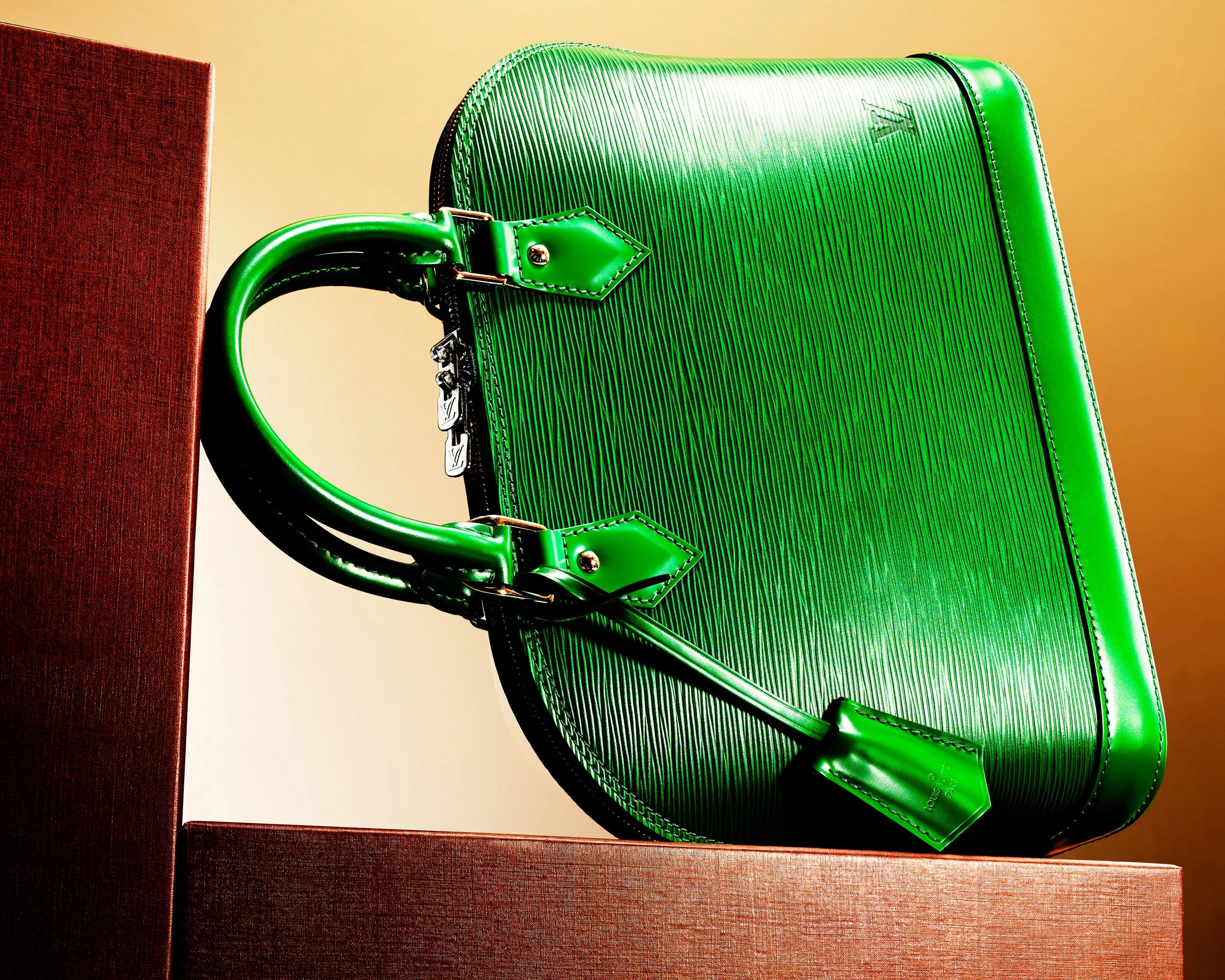 AKIRA_BAG_LV_GREEN_ALMA_WITH_BOX_CONTACT.jpg