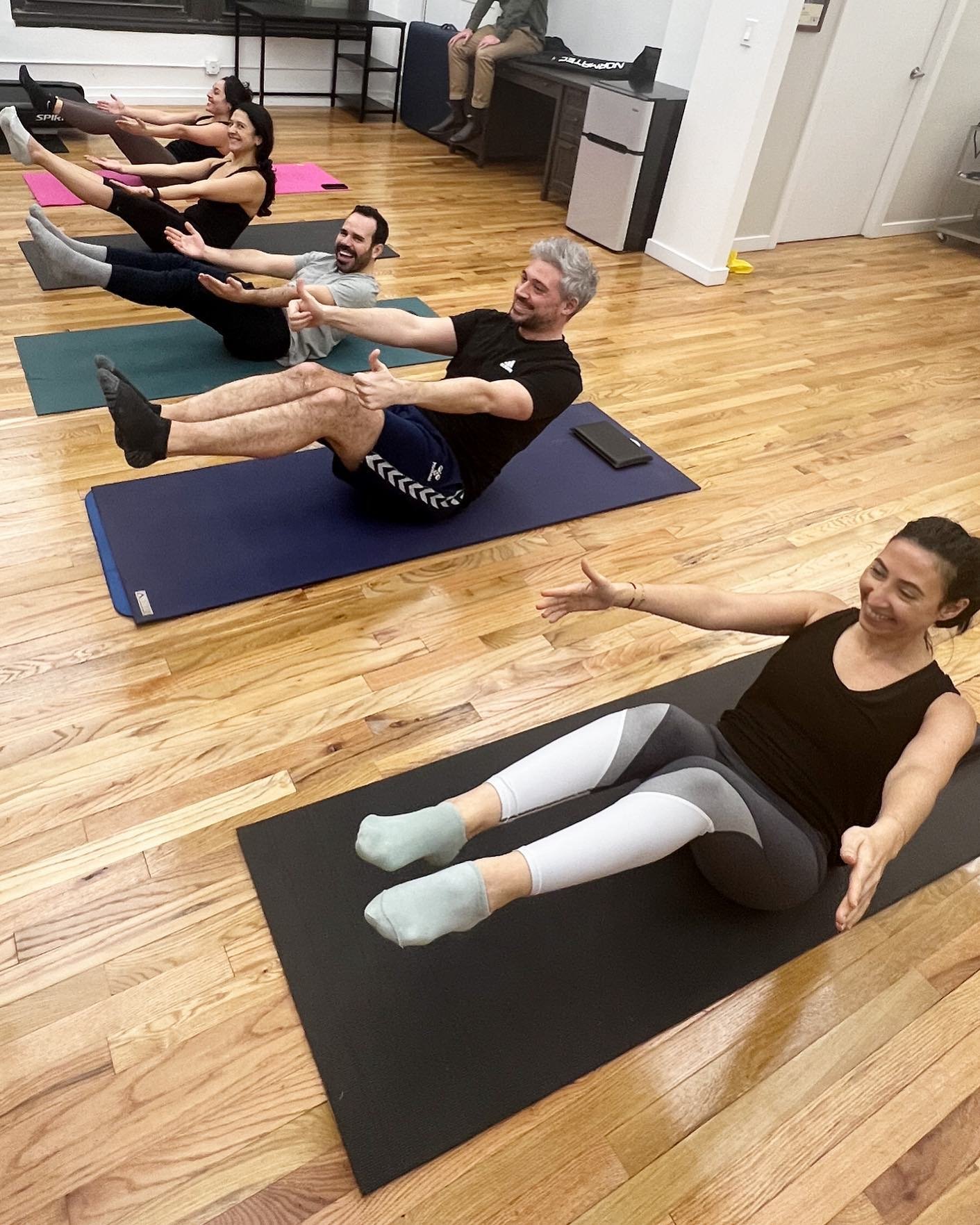 Pre-dinner mat class for this awesome crew &mdash; we had so much fun we almost forgot how much our abs hurt!🔥✨

#romanaspilates #classicalpilates #LABpilates #LABpilatesNY #nycpilates #nypilates