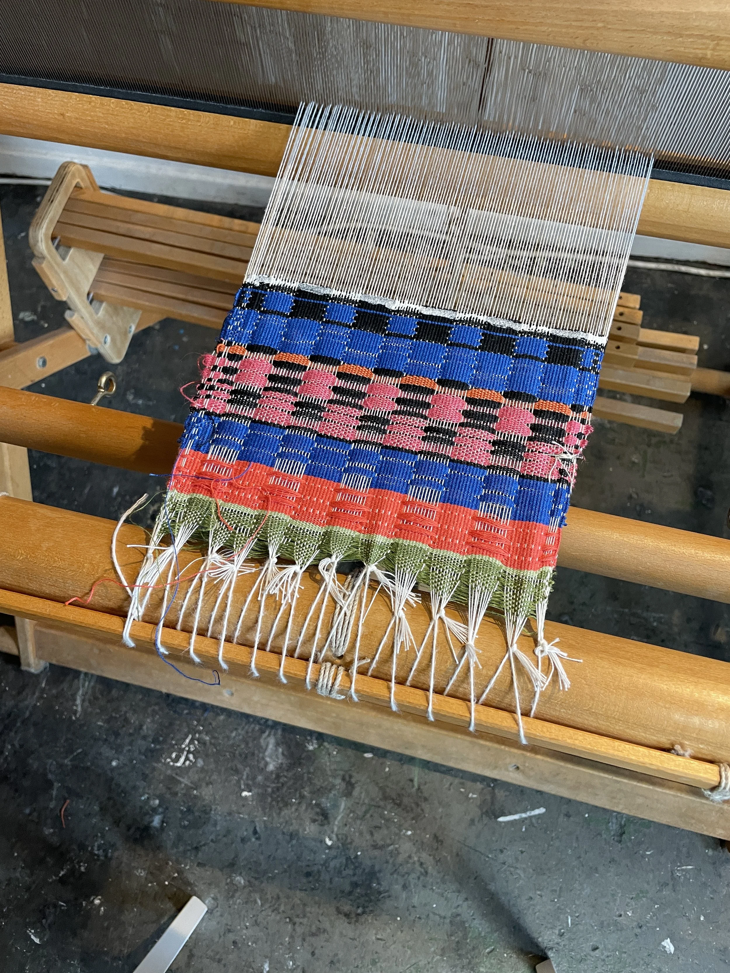 Weaving workshop example hand-weaving on a loom