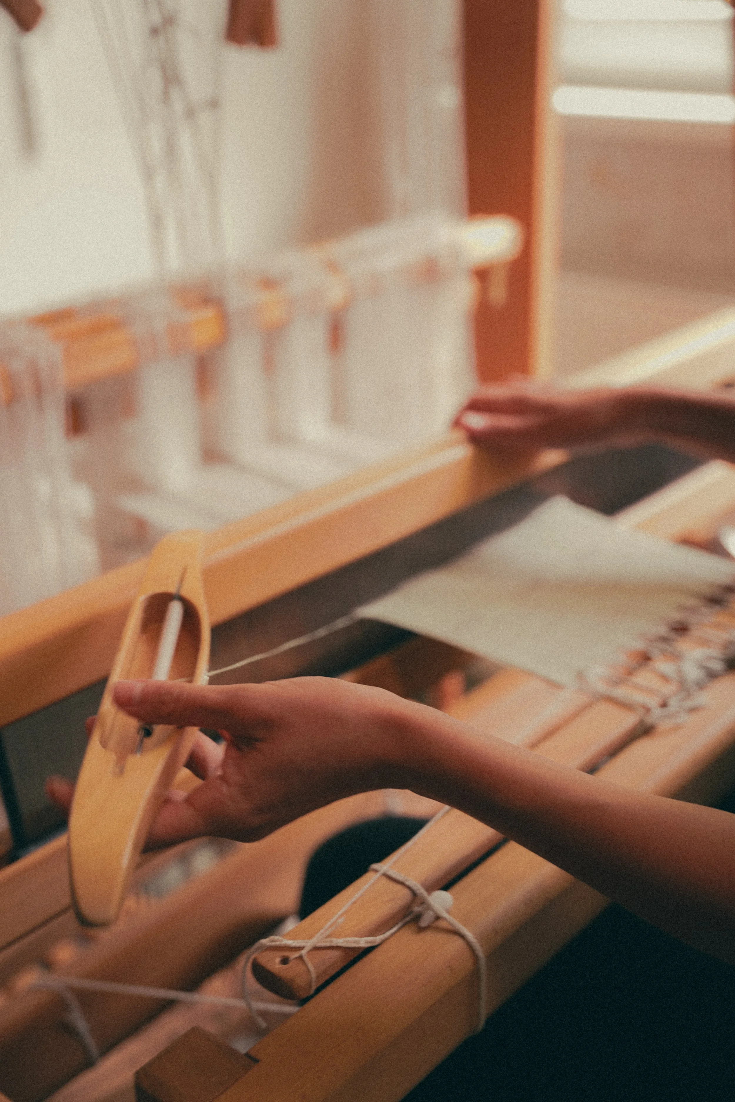 Hand-weaving with Shuttle