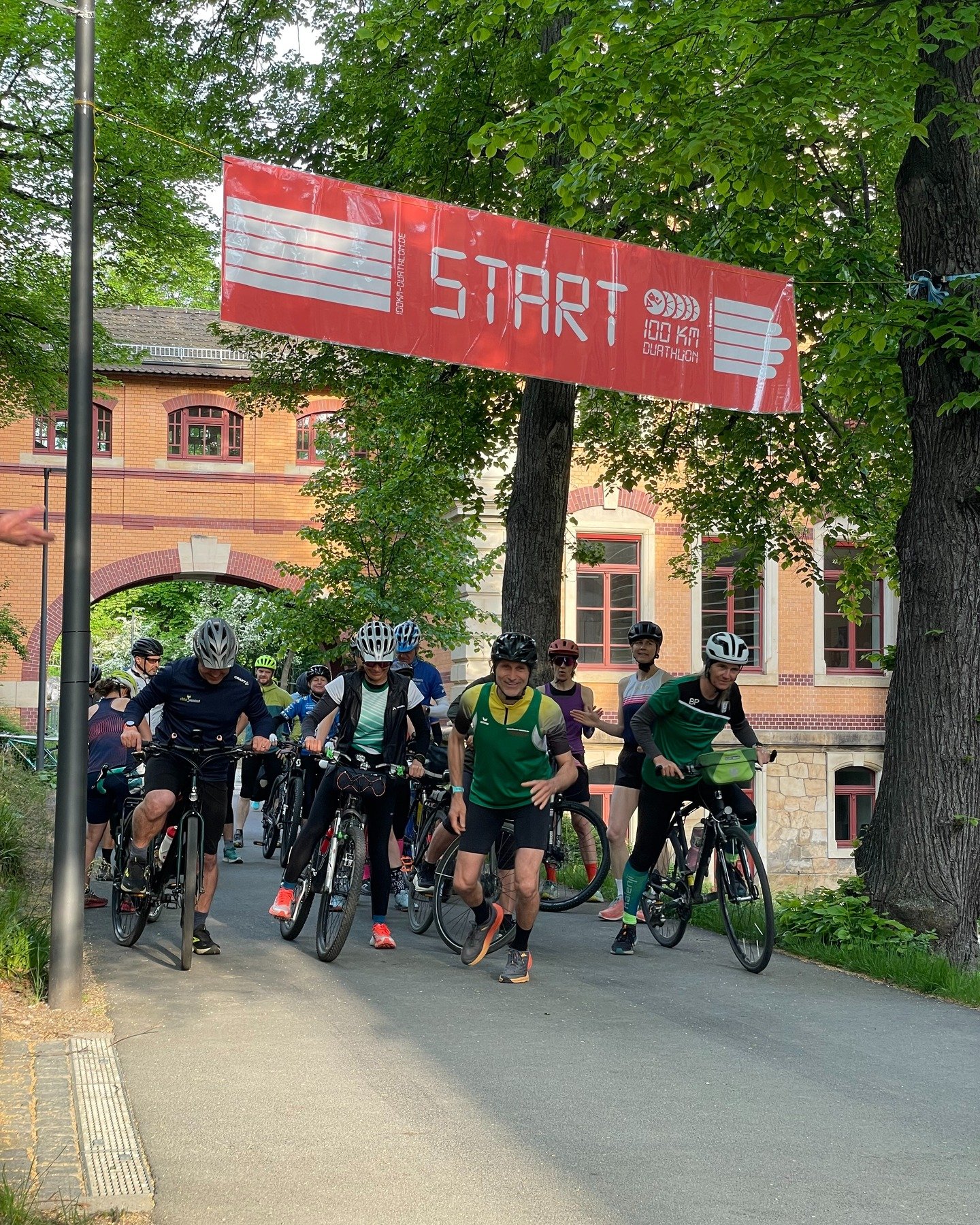 Was f&uuml;r ein R&uuml;ckblick! 🔥 Der 100km Duathlon 2024 war voller Teamspirit, Emotionen und unvergesslicher Momente. Danke an alle, die das Event zu etwas Besonderem gemacht haben. Jetzt schauen wir nach vorn &ndash; 2026 wartet schon. 💛💪

#10