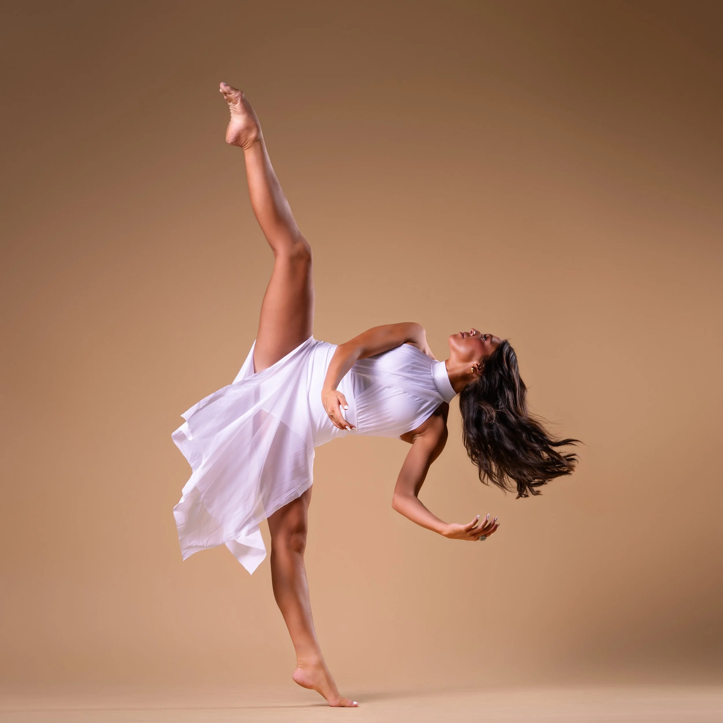 DANCE IN STUDIO
