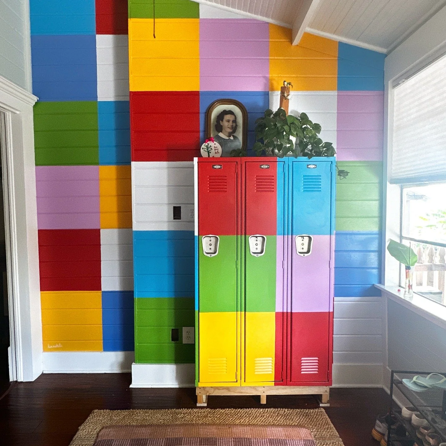 This once-blank mudroom wall is now bursting with life thanks to the incredible work of @lisamichelleartist 💥

We wanted this space to feel fun, bright, and full of energy &mdash; a place where the kids could kick off their shoes and instantly feel 
