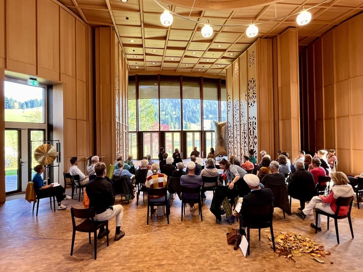 Yves Bossart im Gespräch mit den Impulsgebenden