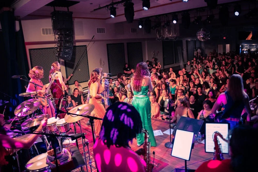 The Femmes live