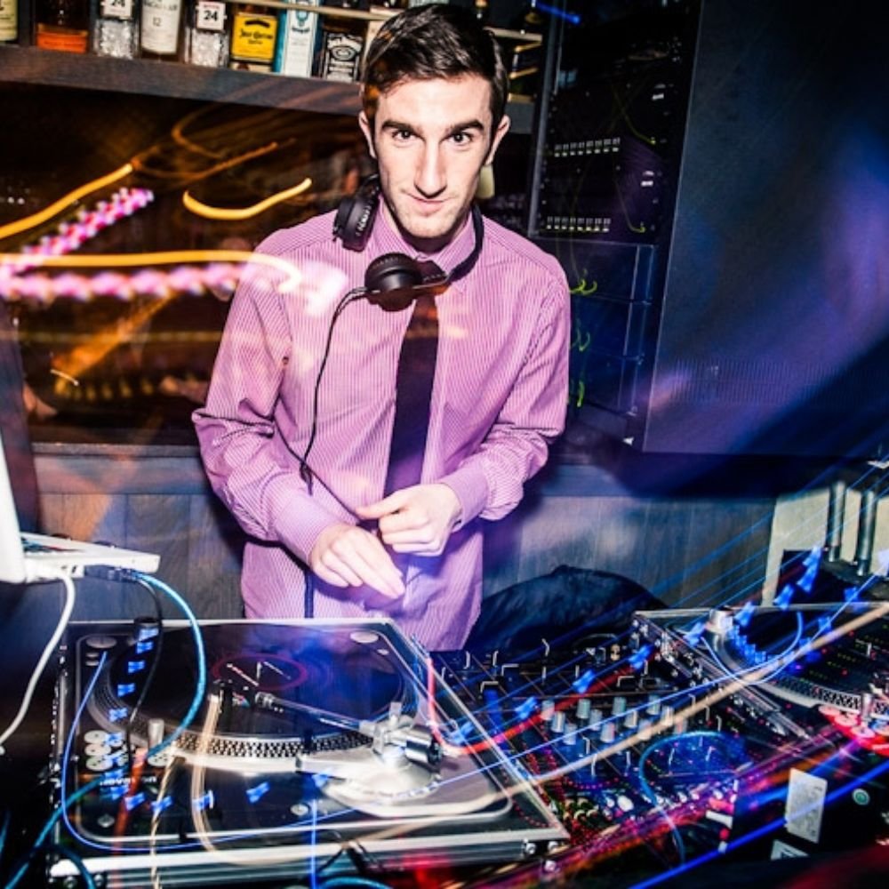 Musos-entertainment-music-dj-events-weddings-vancouver-whistler-fraser-valley-venue-management-services-weddings-dj-maxey-01.jpg