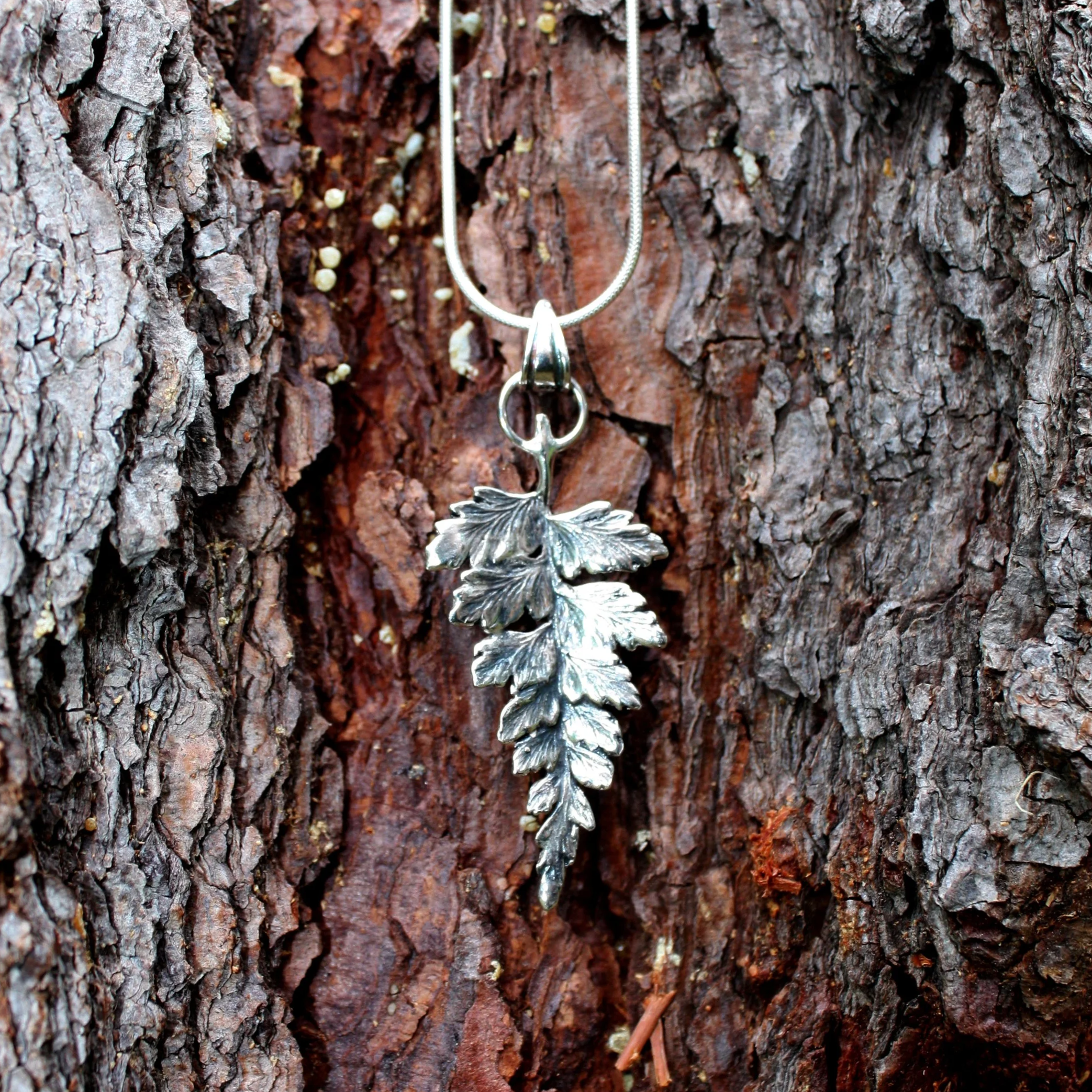 silver+fern+pendant+2.png