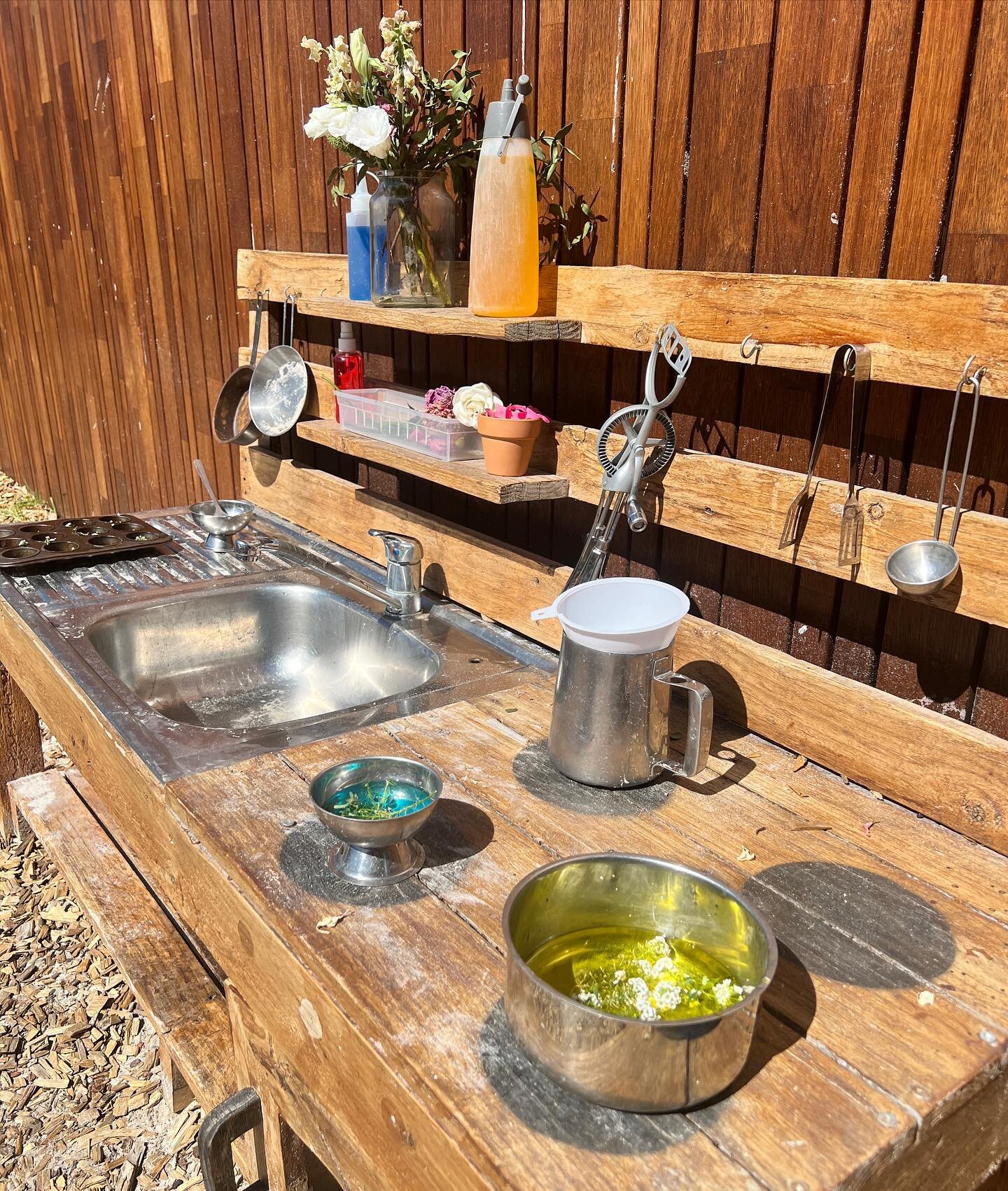 Bright and sunny days call for exploring our mud kitchen!☀️

&bull;
&bull;
&bull;
&bull;
#OBMC #OBriensMontessoriCentre #FollowTheirLead #HomeAwayFromHome  #Learning #EducatingChildren #Montessori #MontessoriEducation #EarlyChildhood #EarlyChildhoodE