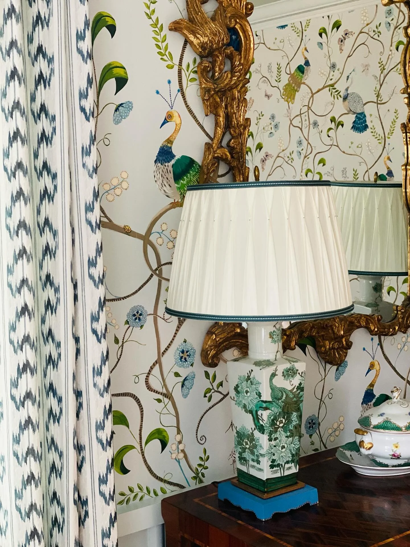 The walls are doing exactly what they&rsquo;re meant to. &ldquo;Peacock Garden,&rdquo; always the statement.