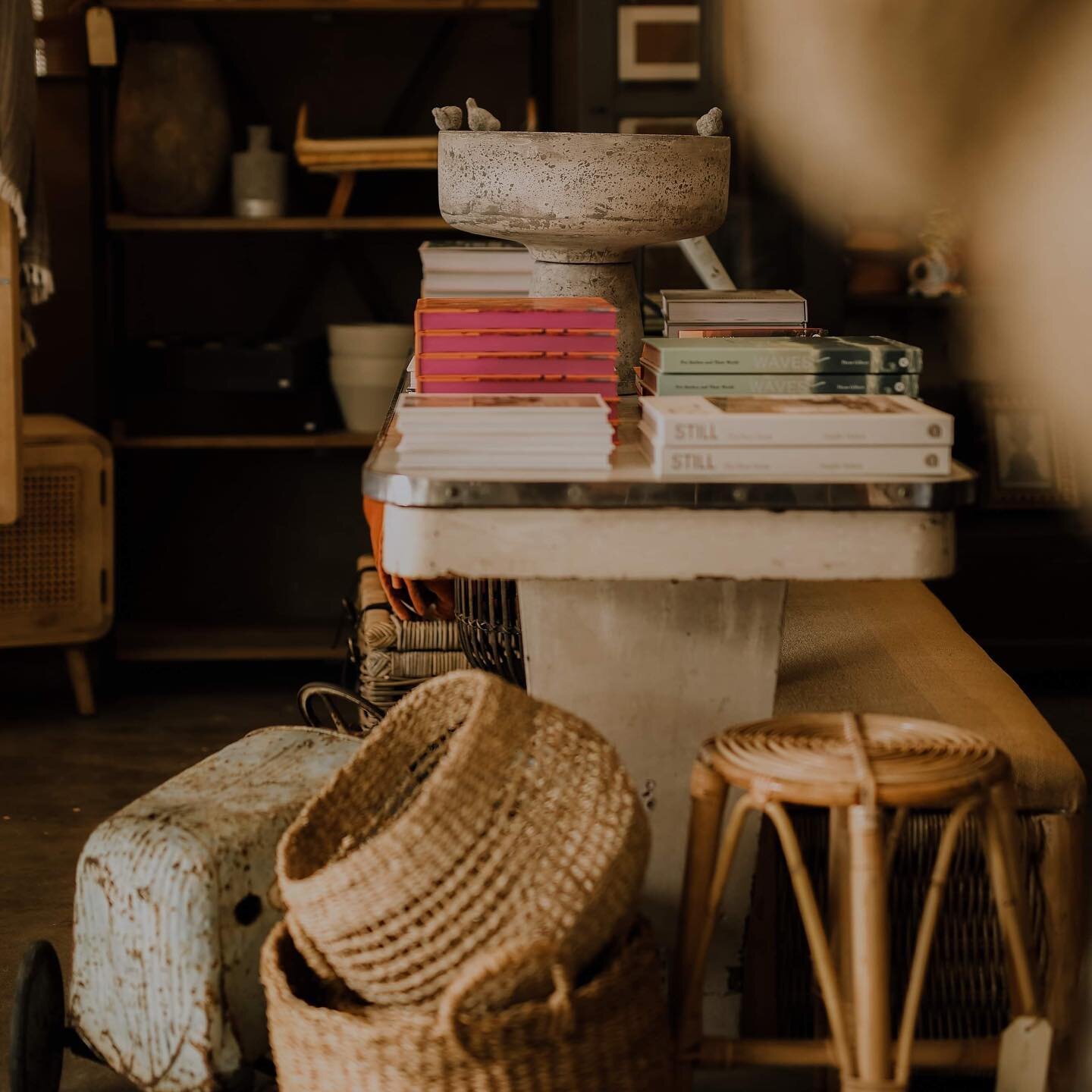 Store open from 8am - 4pm today. 
Shop retail | florals | cafe
#lastminutegifts #wowsingleton #huntervalleyshopping #shoplocal
