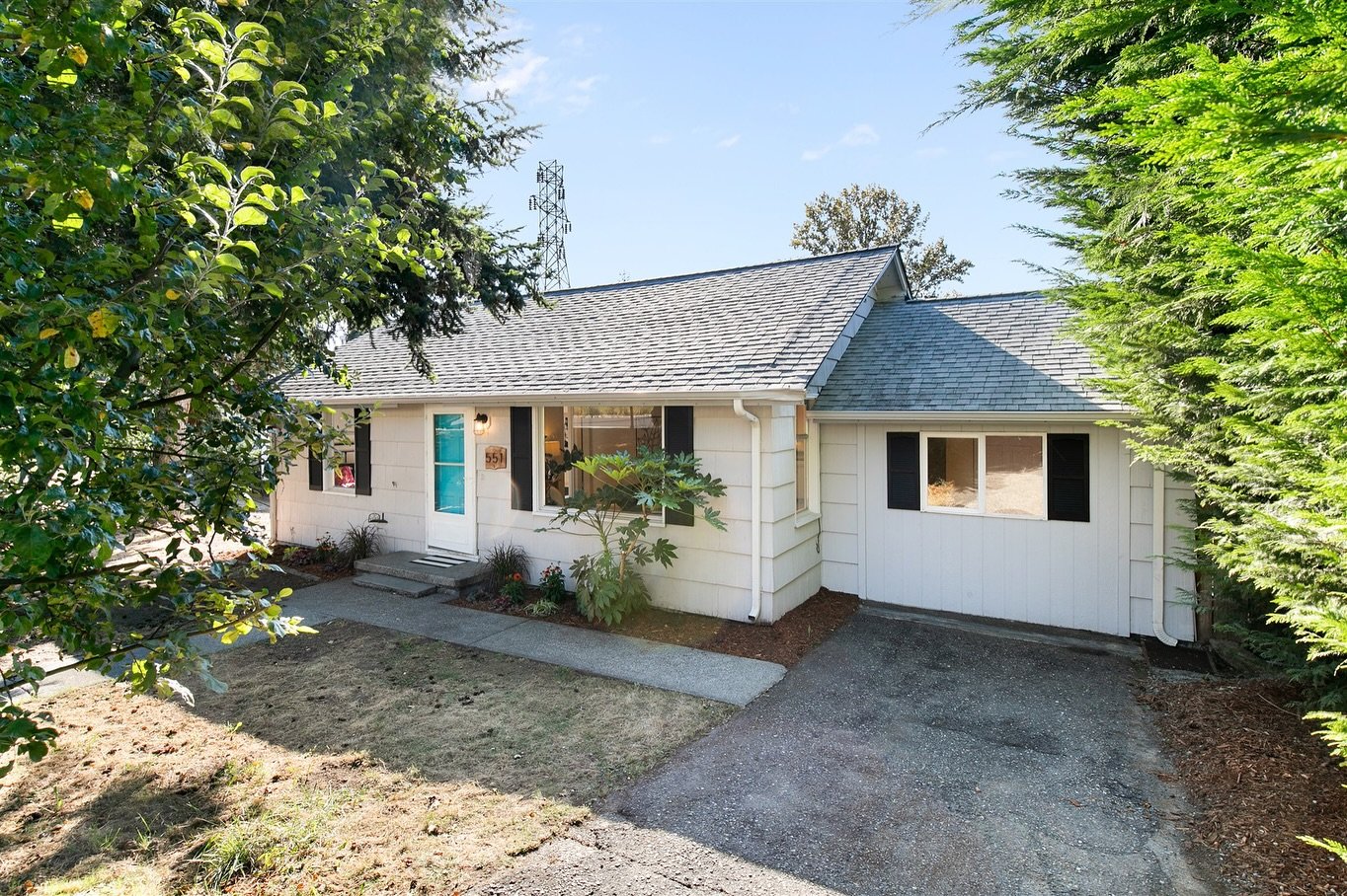 ✨ Just Listed in the Renton Highlands ✨

Meet Little Miss &mdash; a one-level rambler with big charm! Fresh updates inside &amp; out, a flexible 3 bed + den layout that lives like 4, and an oversized fully fenced yard with fruit trees + covered patio