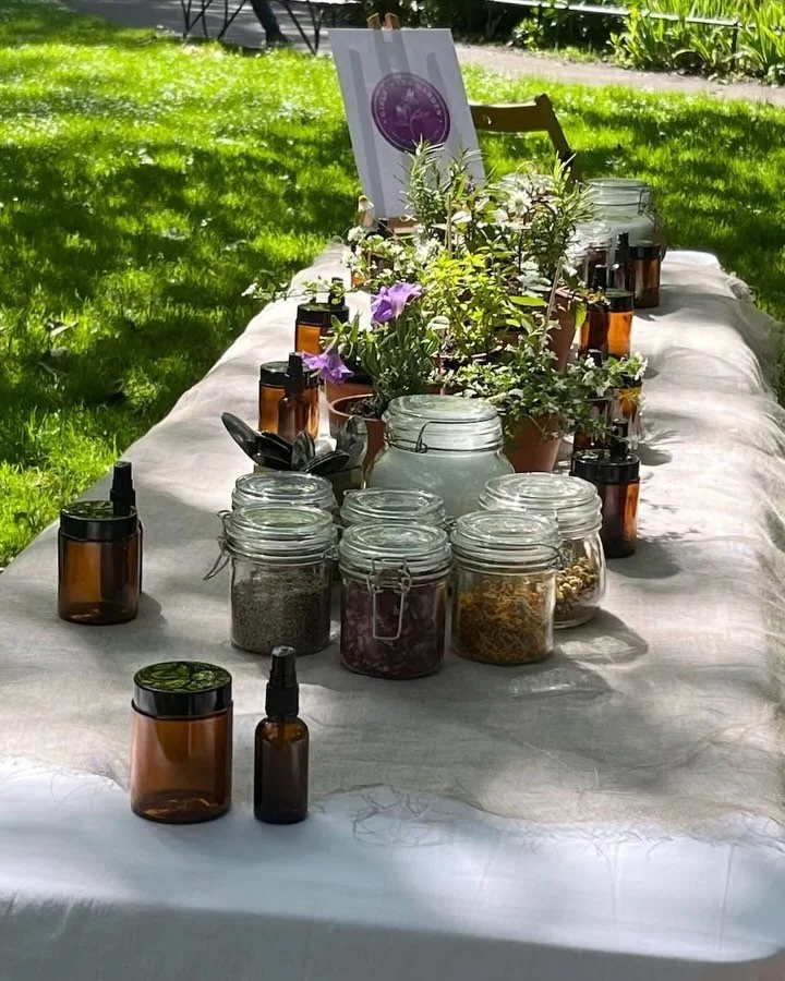 A Perfect Day at a Perfect Location for the first day of our long awaited pilot @girlsinthegarden__ in collaboration with Camden Parks &amp; Association Bloomsbury Squares &amp; Gardens. We can&rsquo;t wait to share more of this journey with you &amp