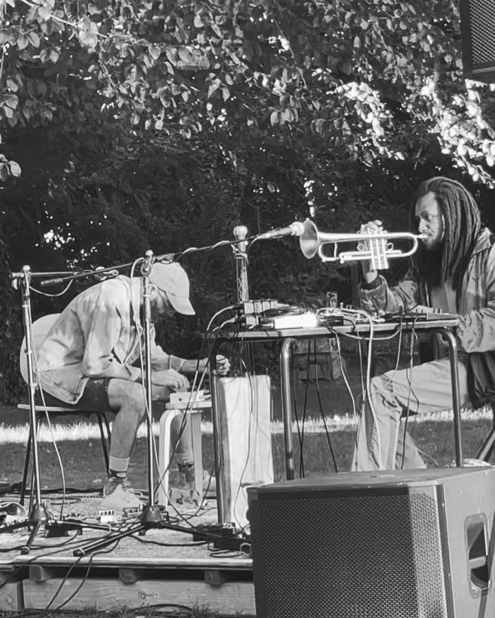 Julho, caliente 🌞
1. Norberto Lobo &amp; Yaw Tembe a fazer magic
2. O nosso querido @danielmartinho.music que sempre leva-nos o lado obscuro do subconsciente
3. Os @tfmonkeys a pesar do voisinage 
4. Os amigos do @mau_senso com uma apresenta&ccedil;