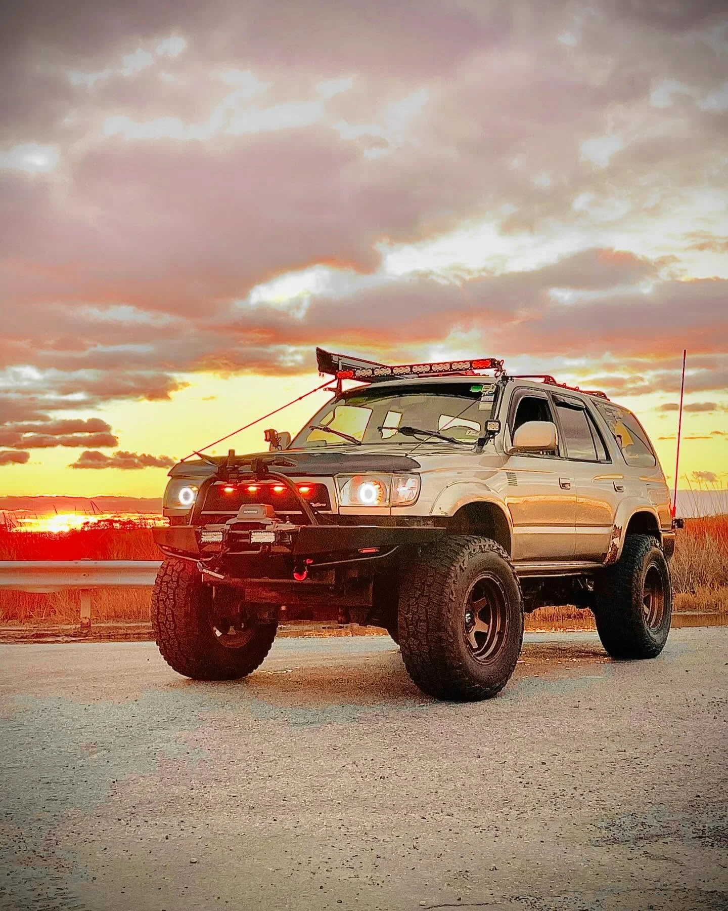 I can call her a shitbox. But don&rsquo;t YOU dare. 😇🤣

#4runner #antique #4x4 #shitbox #yota #toyota #3rdgen4runner #offroad #overland #raleighyota #build #sunset #beach #delmarva #explore #adventure #outdoors #glamorous #mods
