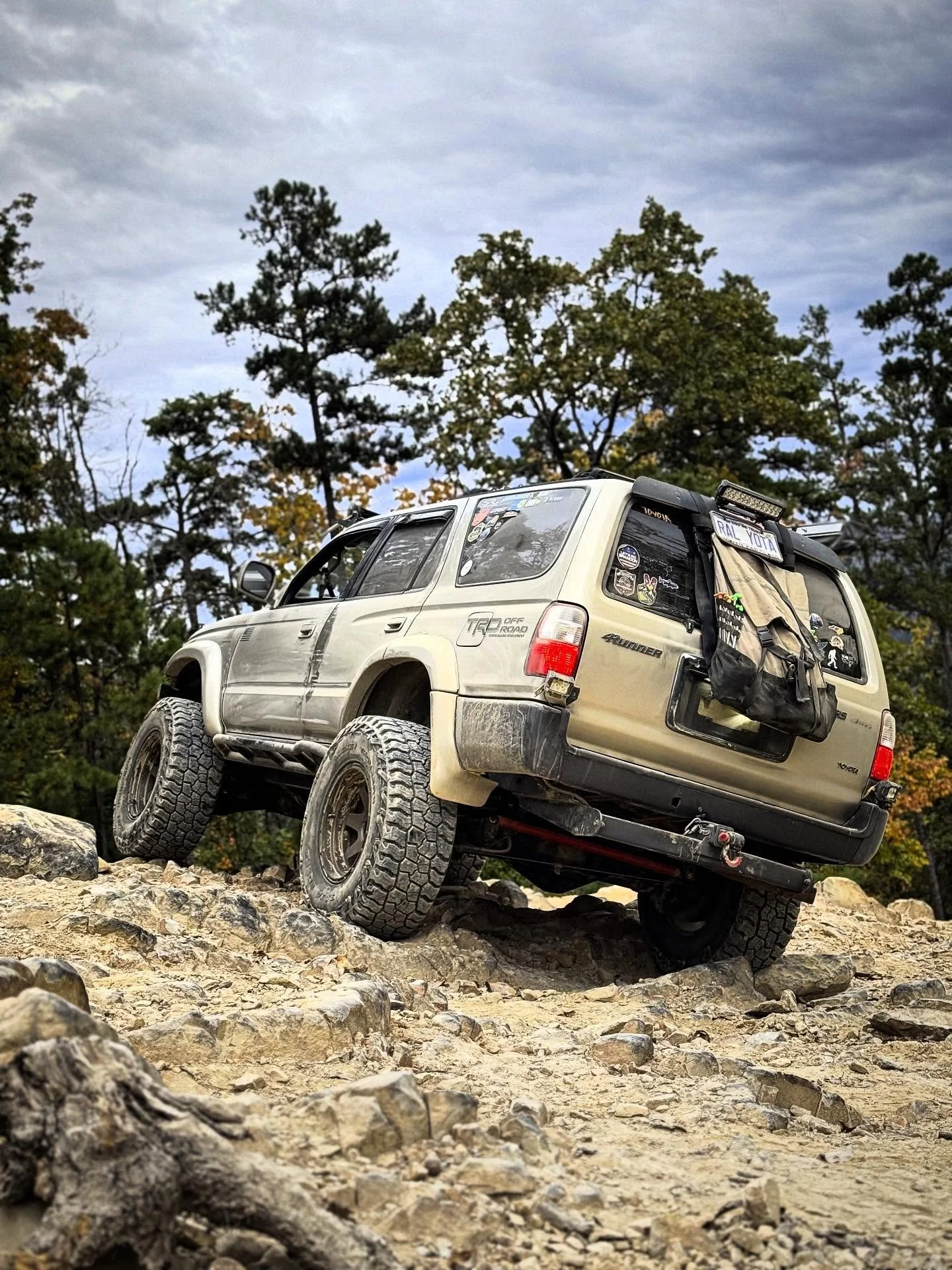 Nice and quiet on top of the mountain tonight. 

#offroad #3rdgen4runner #toyota #yota #raleigh_yota #4x4 #overland #built #reliability #adventure #views #toyotagram