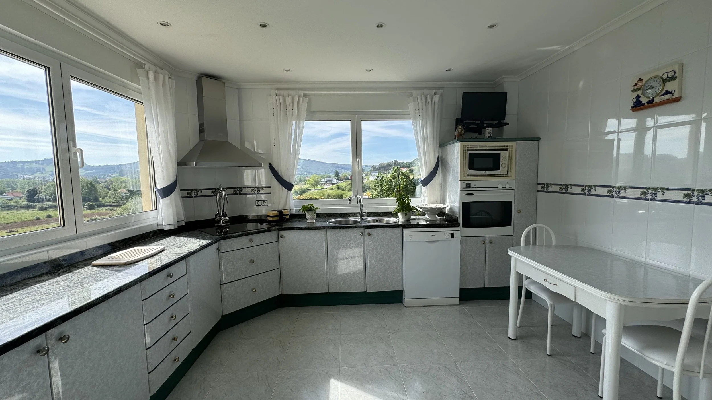 casa-construida-con-amor- azulejos-de-cocina-originales-antes.jpg