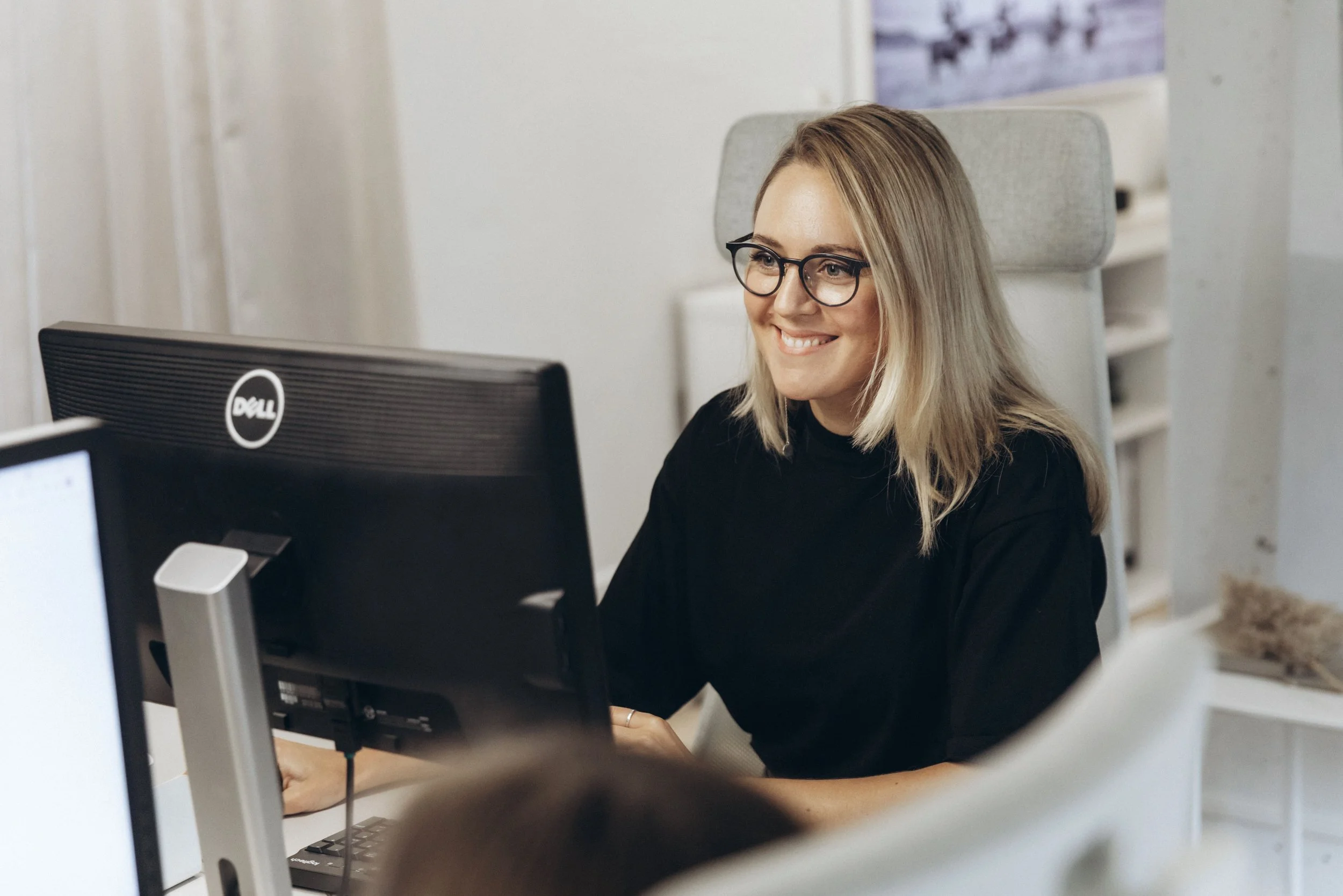 office working girl.jpg