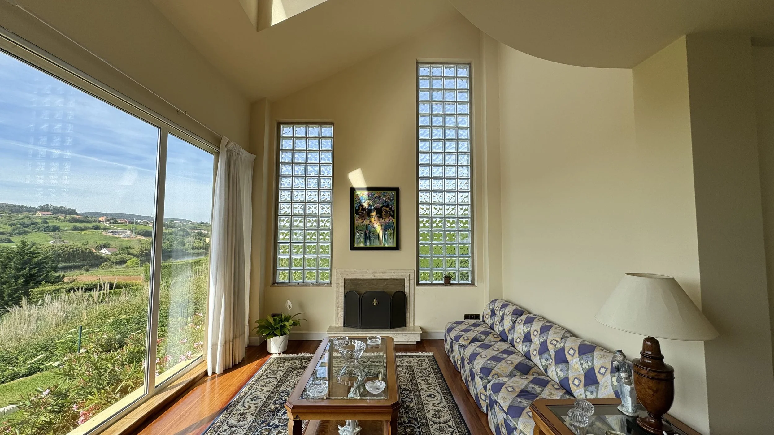 casa-construida sobre-el-amor - sala-de-estar - antes.jpg