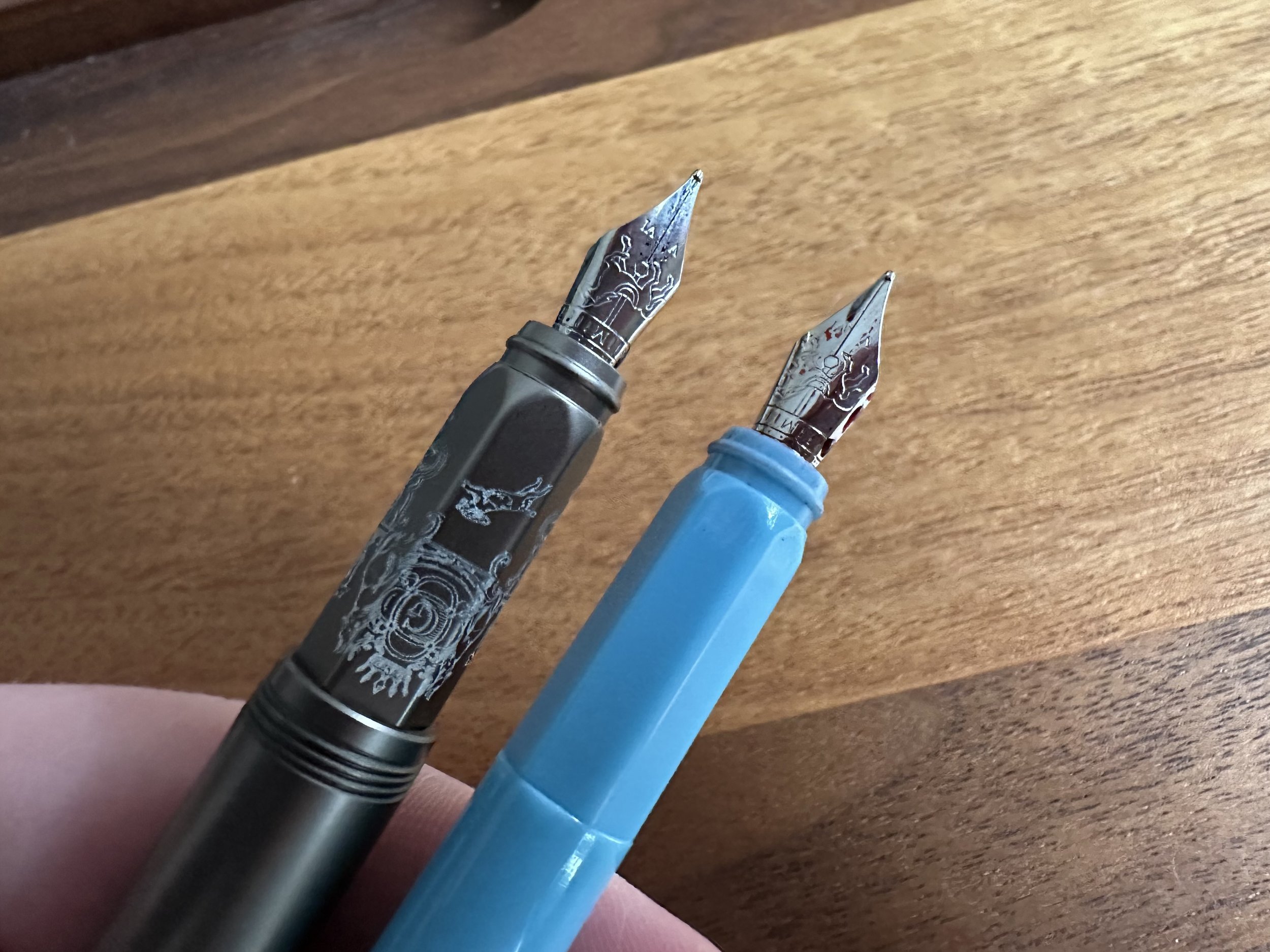 Pen Thoughts: FWP Aluminum Carousel Highland Smoke — Dime Novel Raven