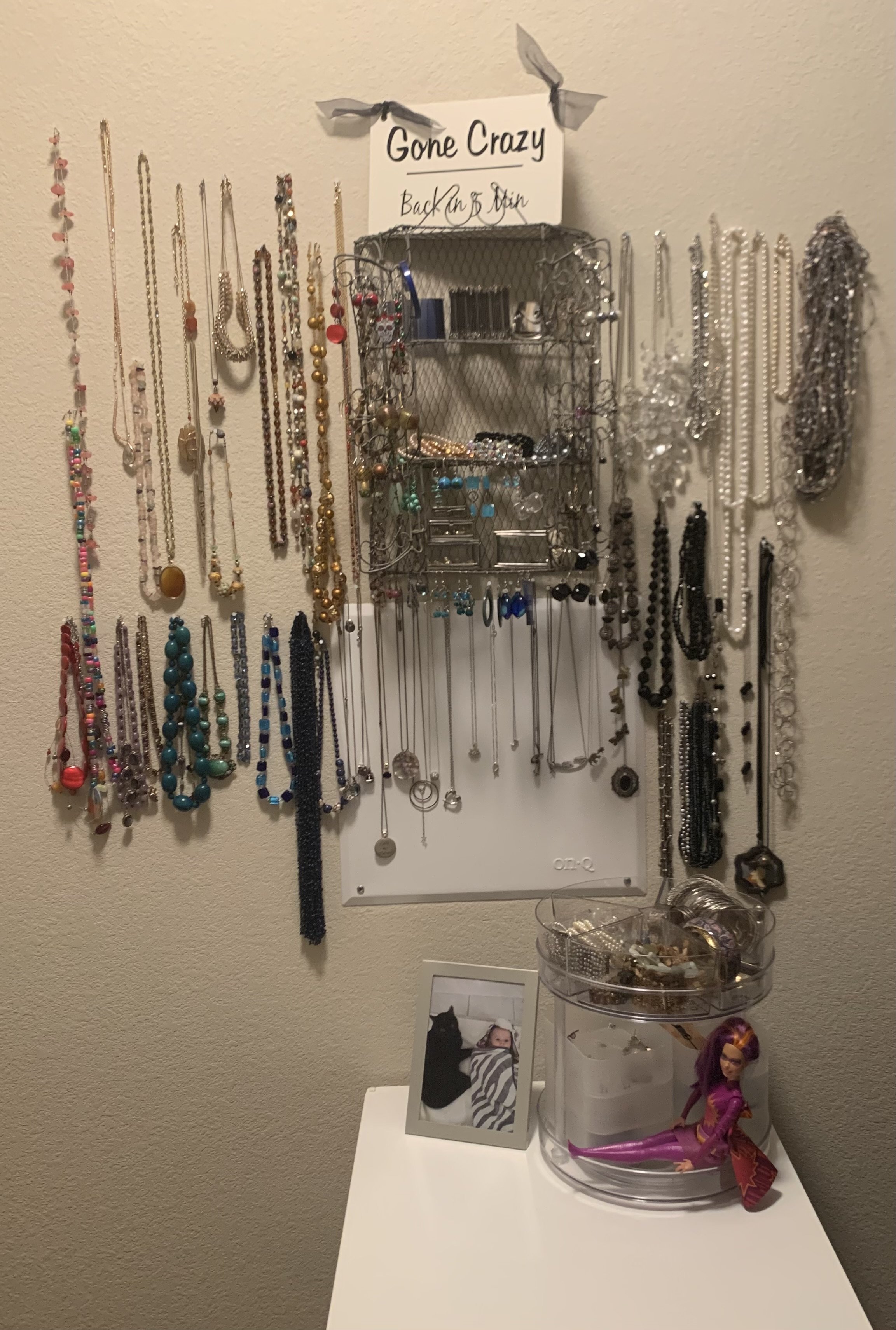 USE THE WALL TO ORGANIZE