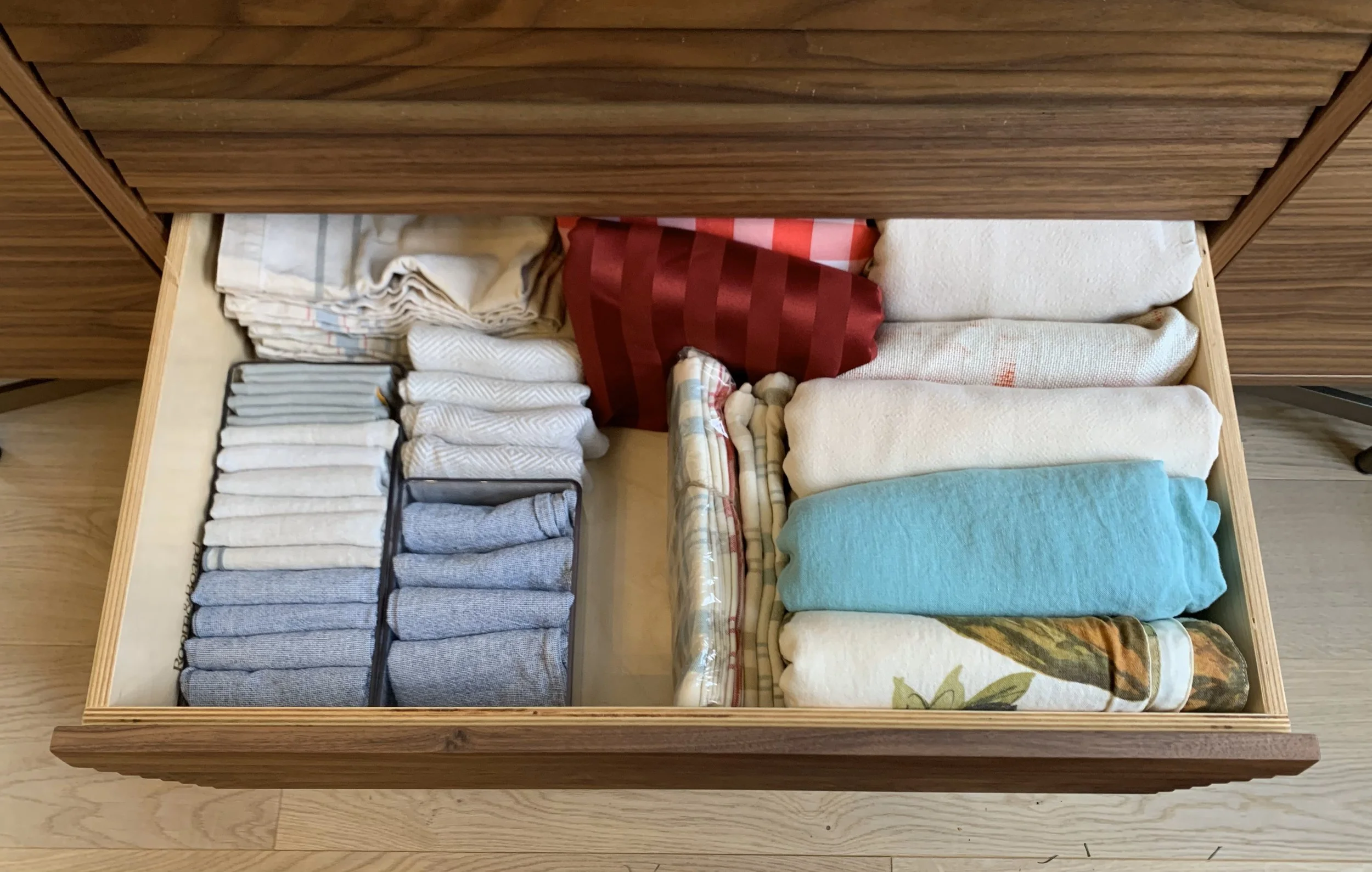 A FOLD THAT SHOWS EVERYTHING