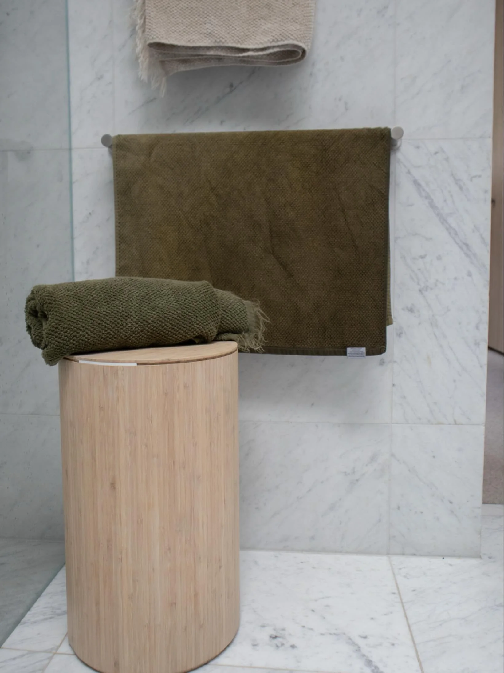From living room to bathroom. Otto goes where function meets form.
#bathroom #bathroominspo #sustainabledesign #sidetable #bamboo #design #interior #interiordesign #interiordecor #interiorstyling