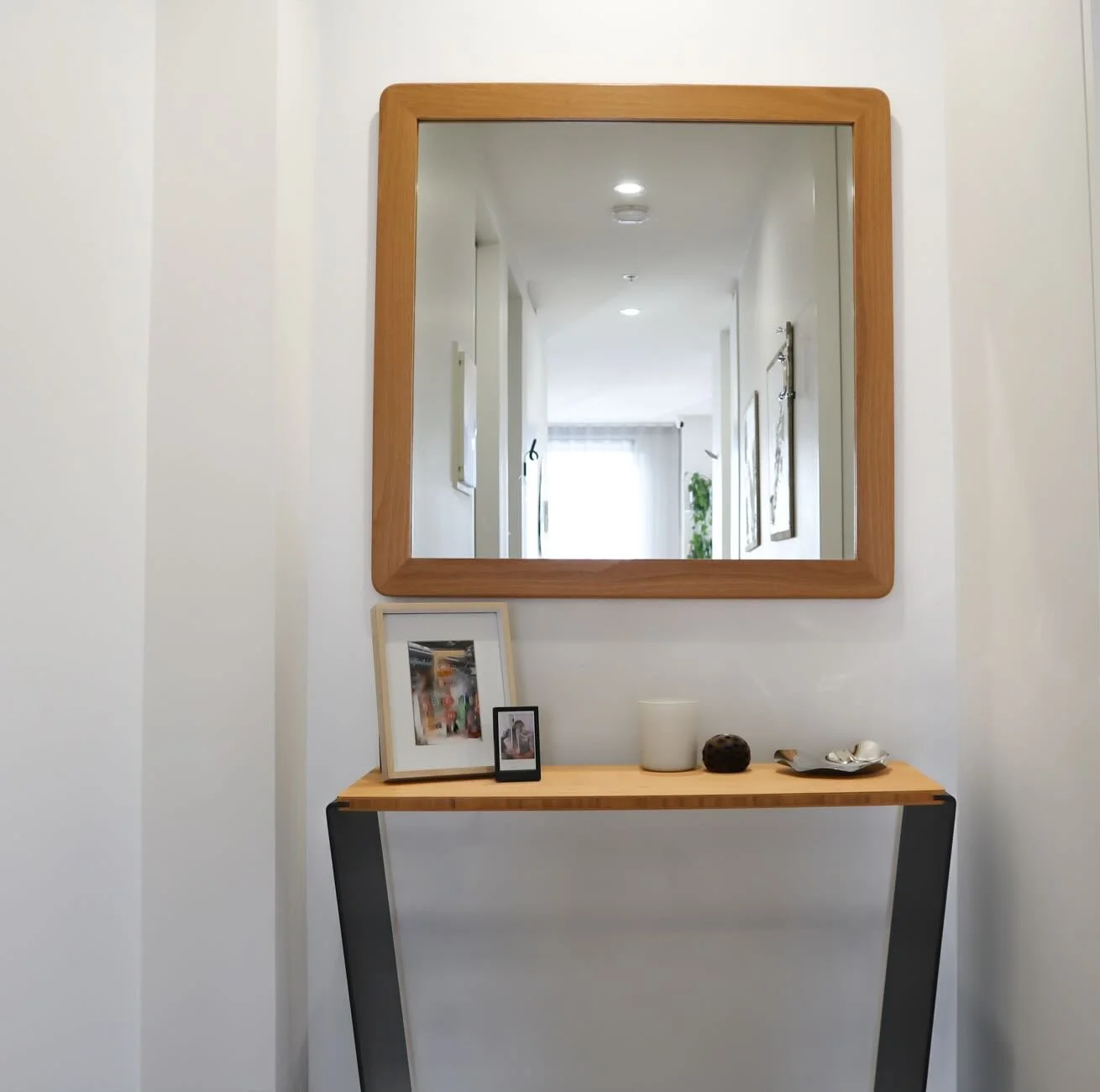 Eave the entrance table that elevates every home. 

#design #interior #interiordesign #hallwaydesign #table