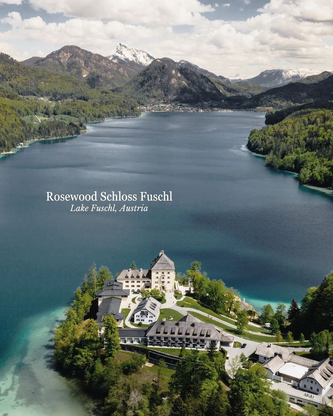 departing: the dreamiest honeymoon across Austria and Italy hitting some of our all-time favorites perfect for celebrating 🥂

🤍 @rwschlossfuschl fairytale castle nestled in Austria&rsquo;s lake region 
🤍 @forestis.dolomites summit-level sanctuary 