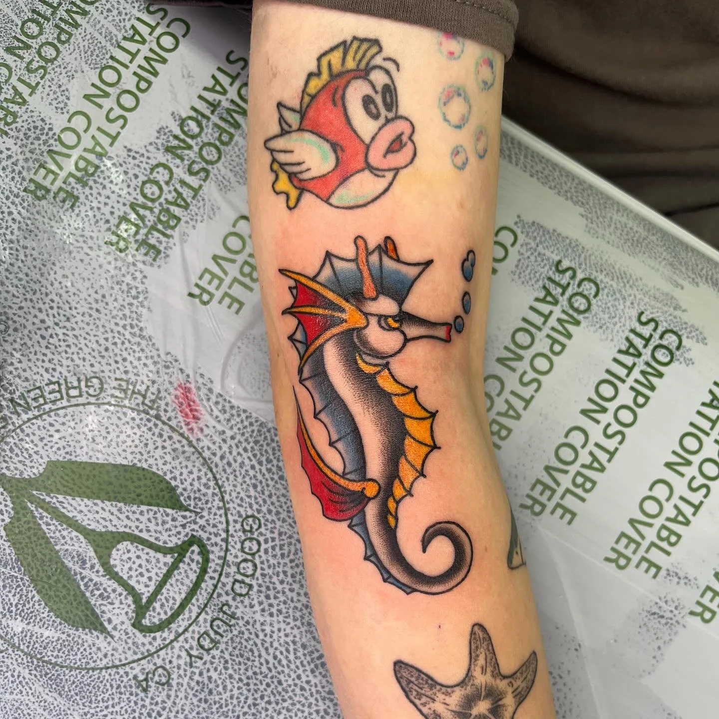 A gwumpy wittle, cute wittle sea horse for @uhh.itz_nyla 

Sea horse sea hell!