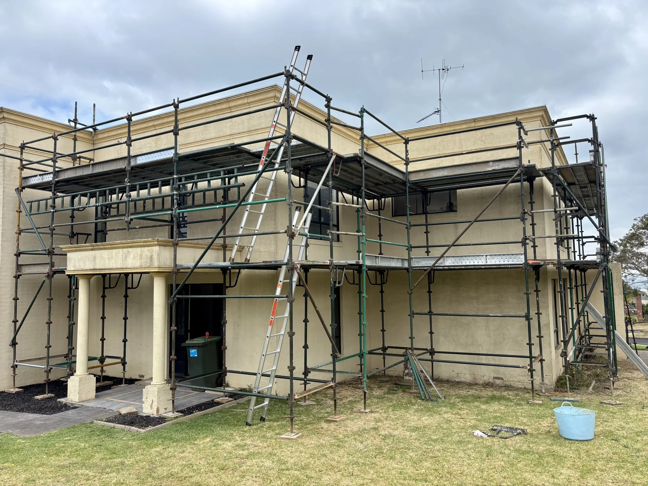 Full perimeter scaffolding providing fall protection around a two-storey home