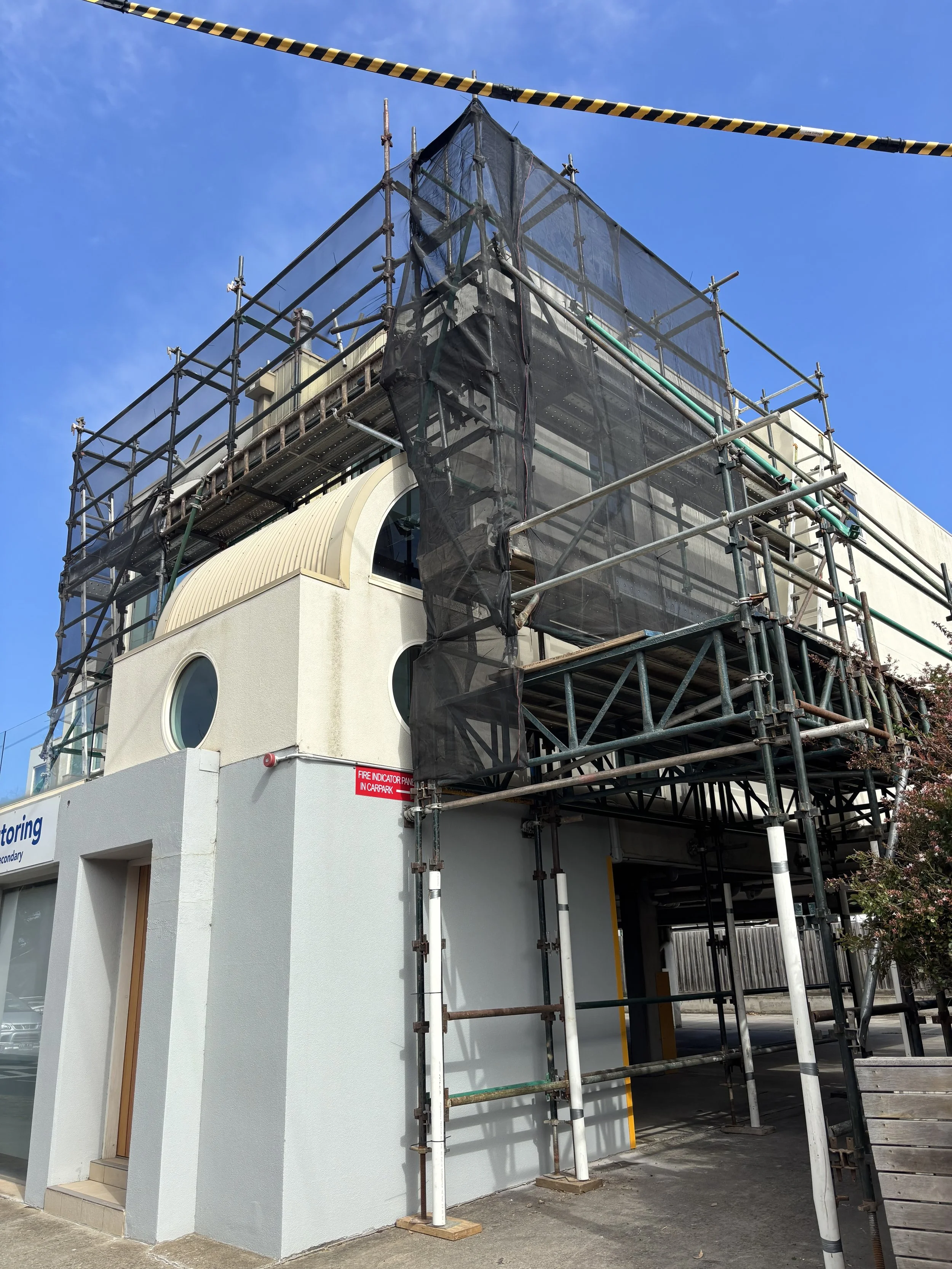  Commercial scaffolding with perimeter system and safety mesh for fall protection