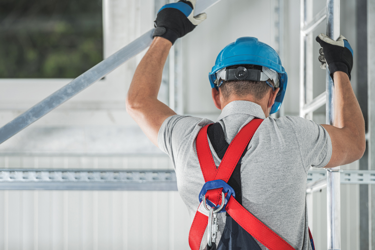 Scaffolder assembling scaffolding in Geelong while wearing safety equipment