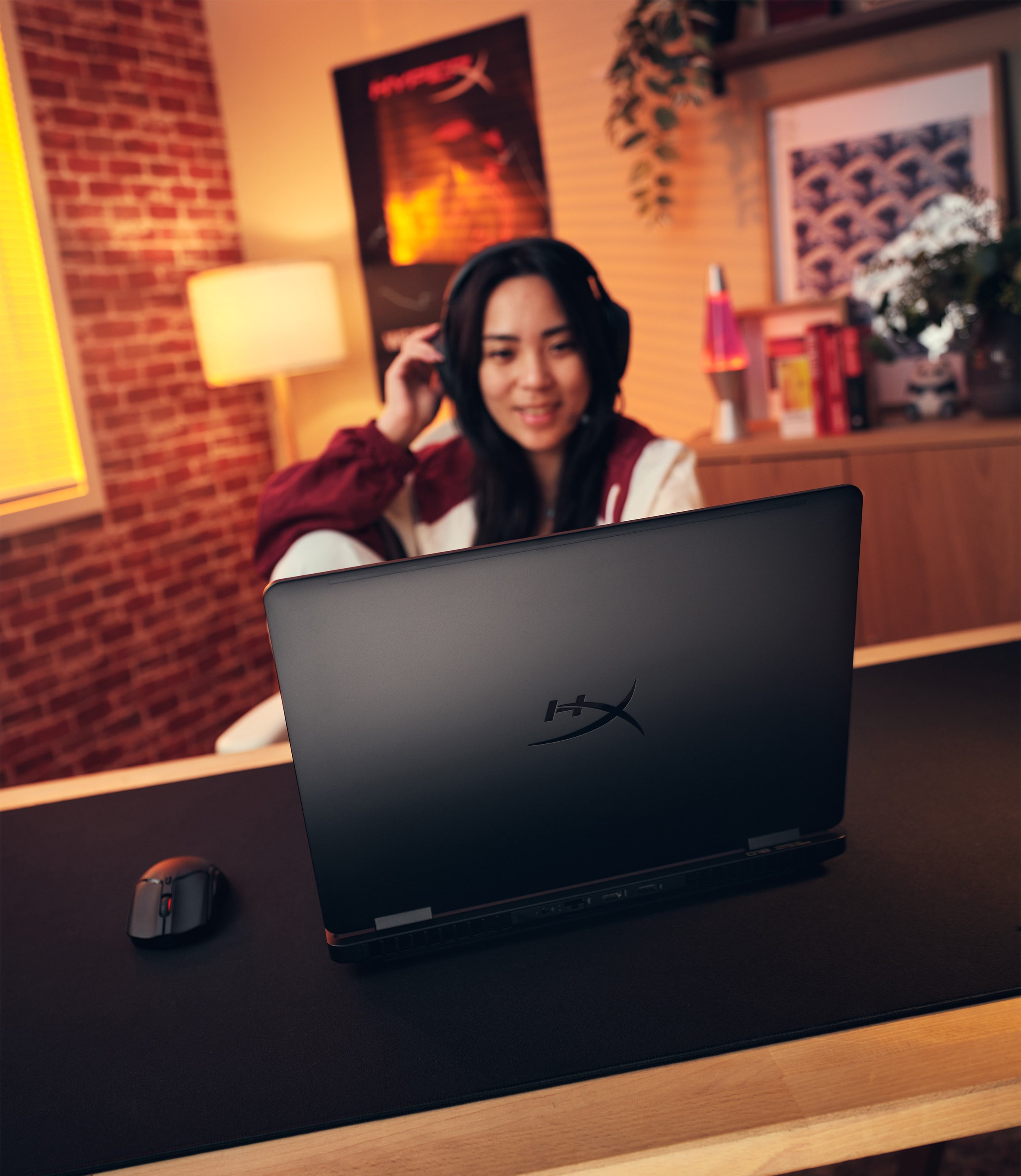 HyperX_Omen16_photos_social_lifestyle2 copy.jpg