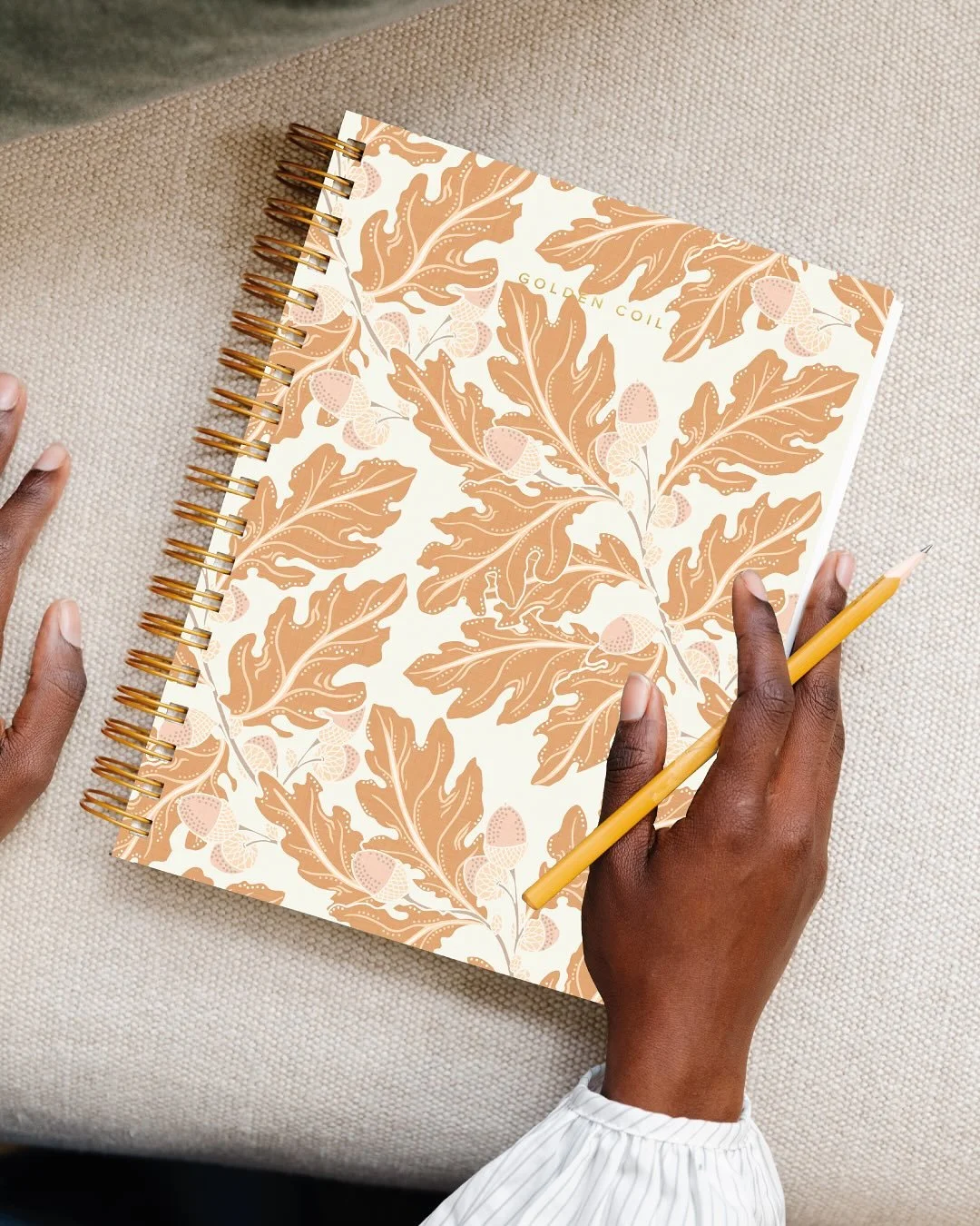 Here&rsquo;s my Golden Coil design entry Oak Leaves and Acorns @golden.coil for their limited edition design contest 2025 ! 

#gcxlimited25 #oakleaves #acorns #stationery #planner #planners #goldencoil #abigailbryan #abigailbryanart #falldesign #fall