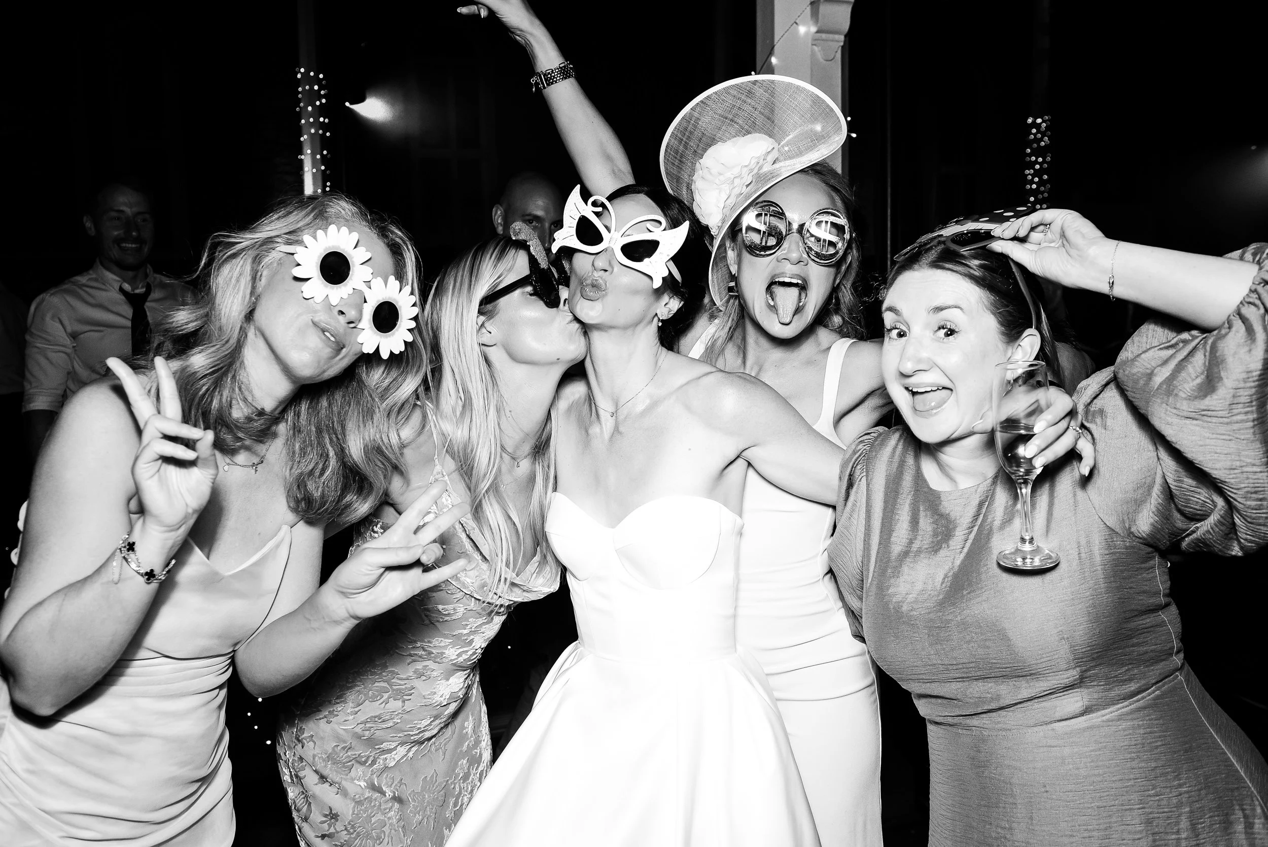 A Stunning Wedding at Halle St Peter’s with The RetroBooth 🤍📸