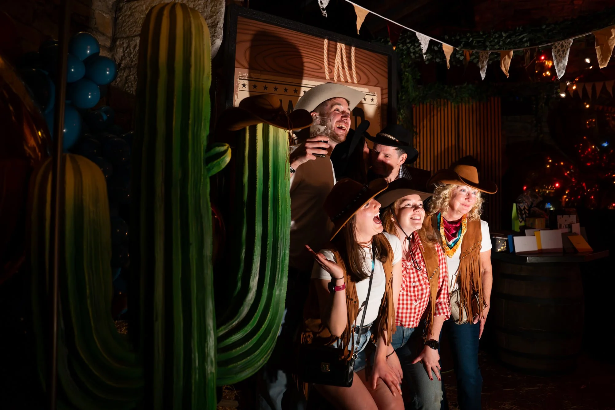 Retro Photo Booth - People Having Fun - 7.jpg