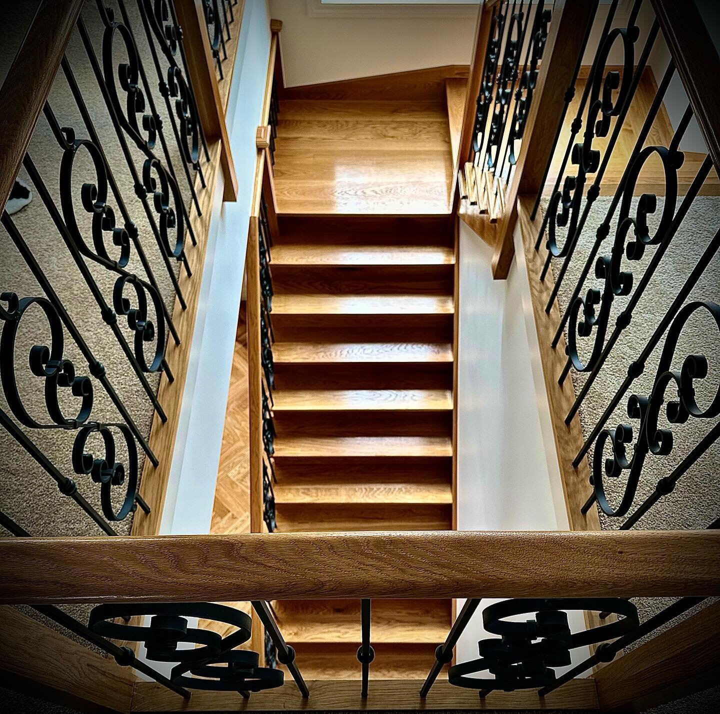 American oak stairs and European oak floors working together brilliantly 😍