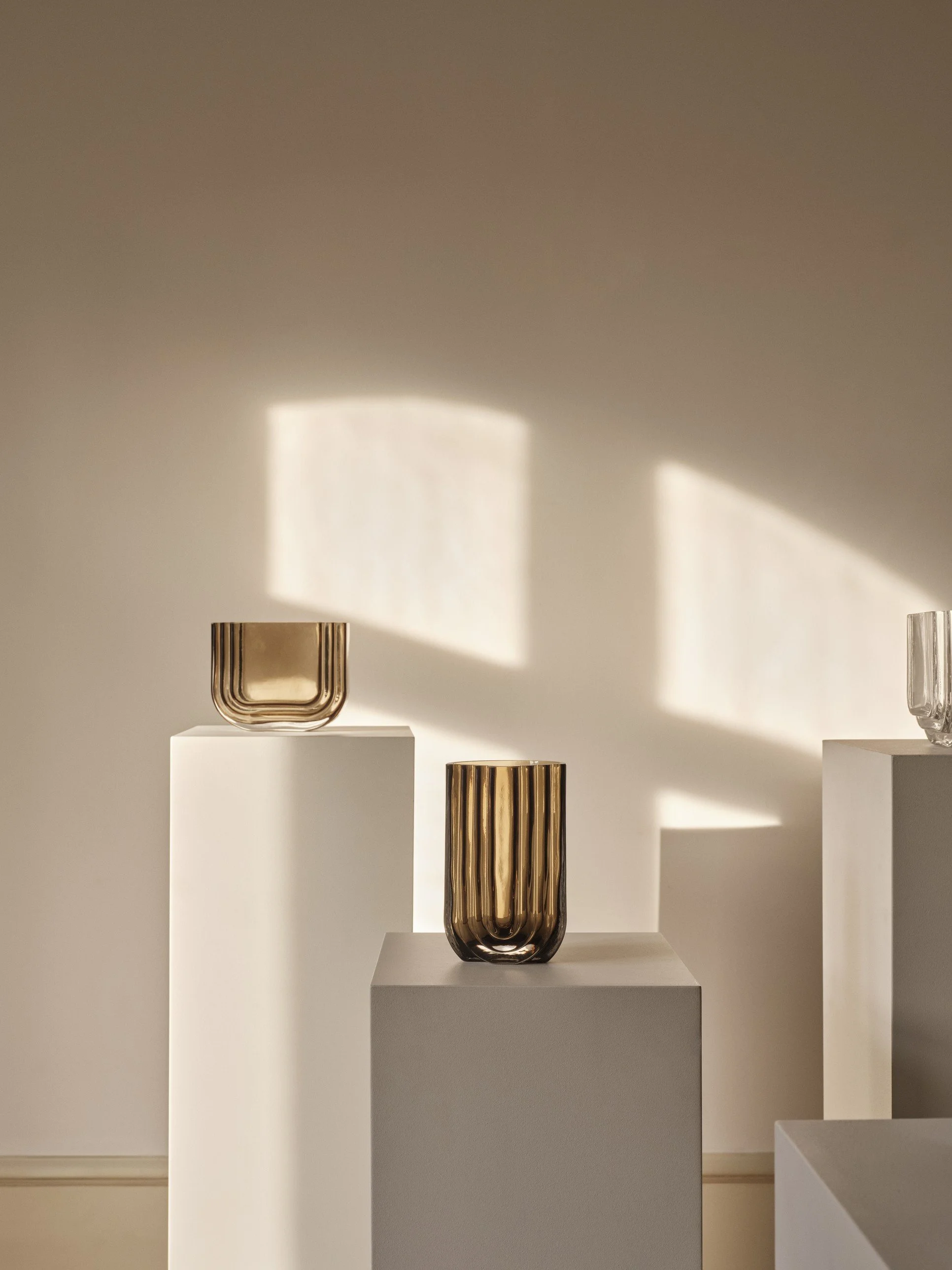 Vima Vase_5712731103756_oval_5712731103763_medium_smoked _Lifestyle.jpg