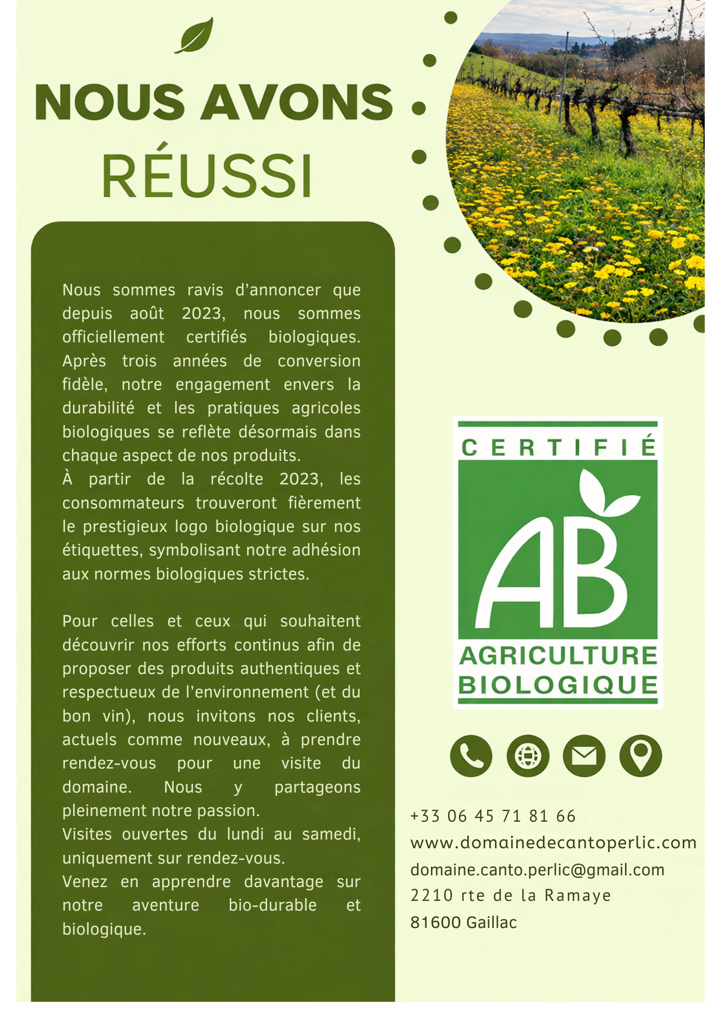 Affiche promotionnelle pour une ferme biologique, avec un logo AB, une photo de vignoble, un texte en français, des icônes de contact, et des coordonnées.