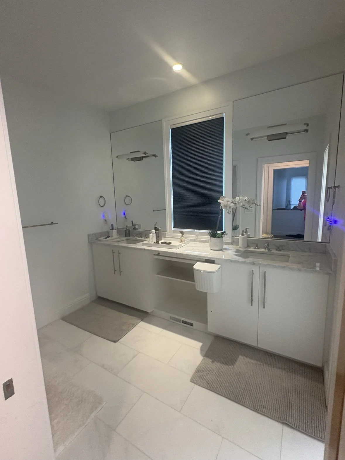 tidy and neat bathroom in Bratenahl, Ohio after organizing by Declutter with Devon