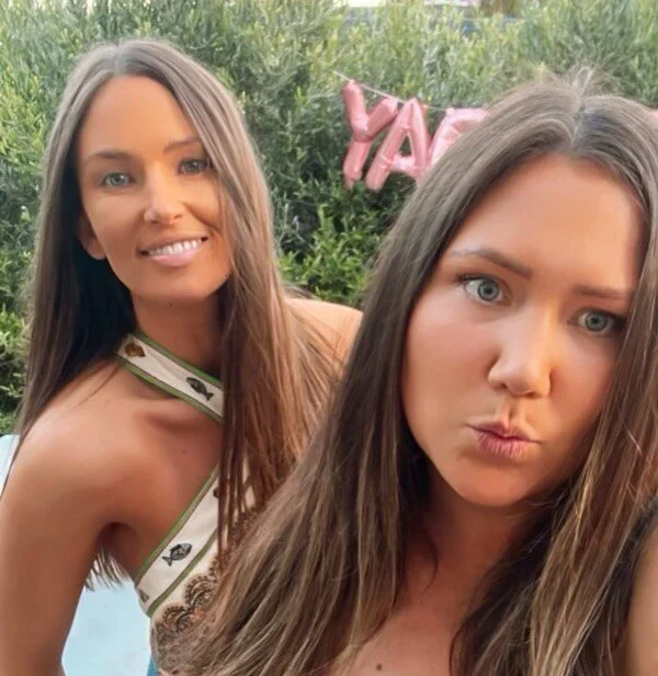 HAPPY FRIDAY 💕

How gorgeous are my clients!!