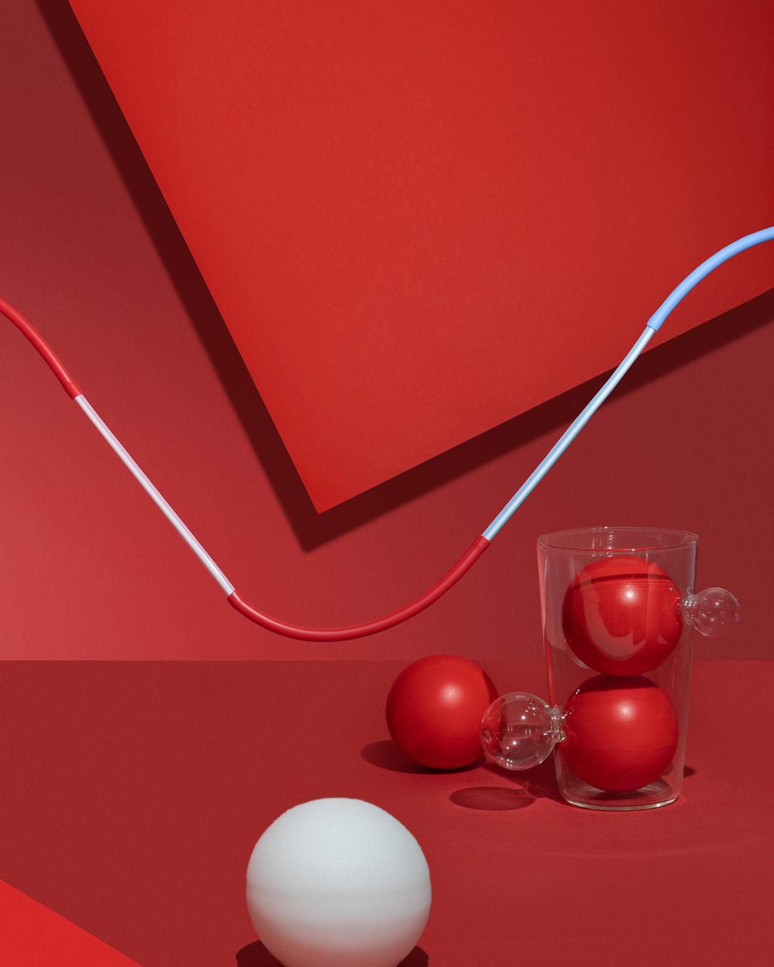 07-gin-drinkers-line-red_right.png