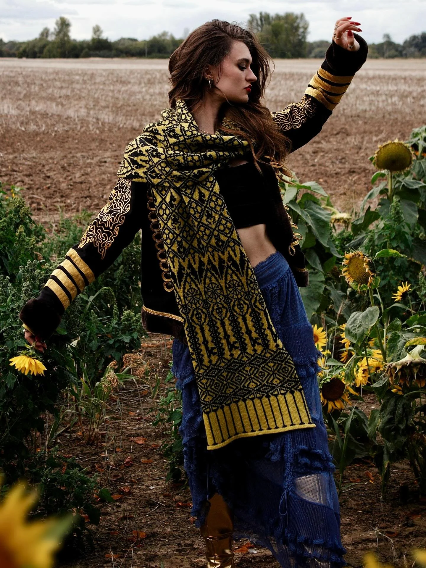 Blown away by this image of this beauty wearing The Nocturne Key scarf from my new OTHERWORLD collection 🥹✨ Link in bio to take a peek🌻! Wishing a happy Saturday to each and every one of you &hearts;️
S xx

Massive thanks to @ophelia_ray_lester 🔥
