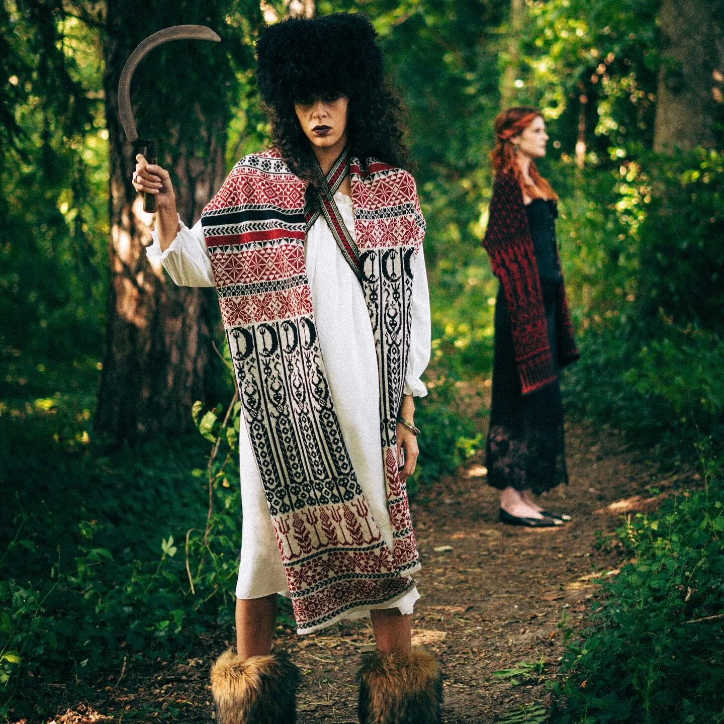 I am very excited to share that my new collection of scarves and mittens OTHERWORLD is now live on my website 🖤Every piece is handmade by me from start to finish 🧶! Have a peek through the link in my bio 🌙 
S xx

@thisisryansframe 
@kasiaperdion_h