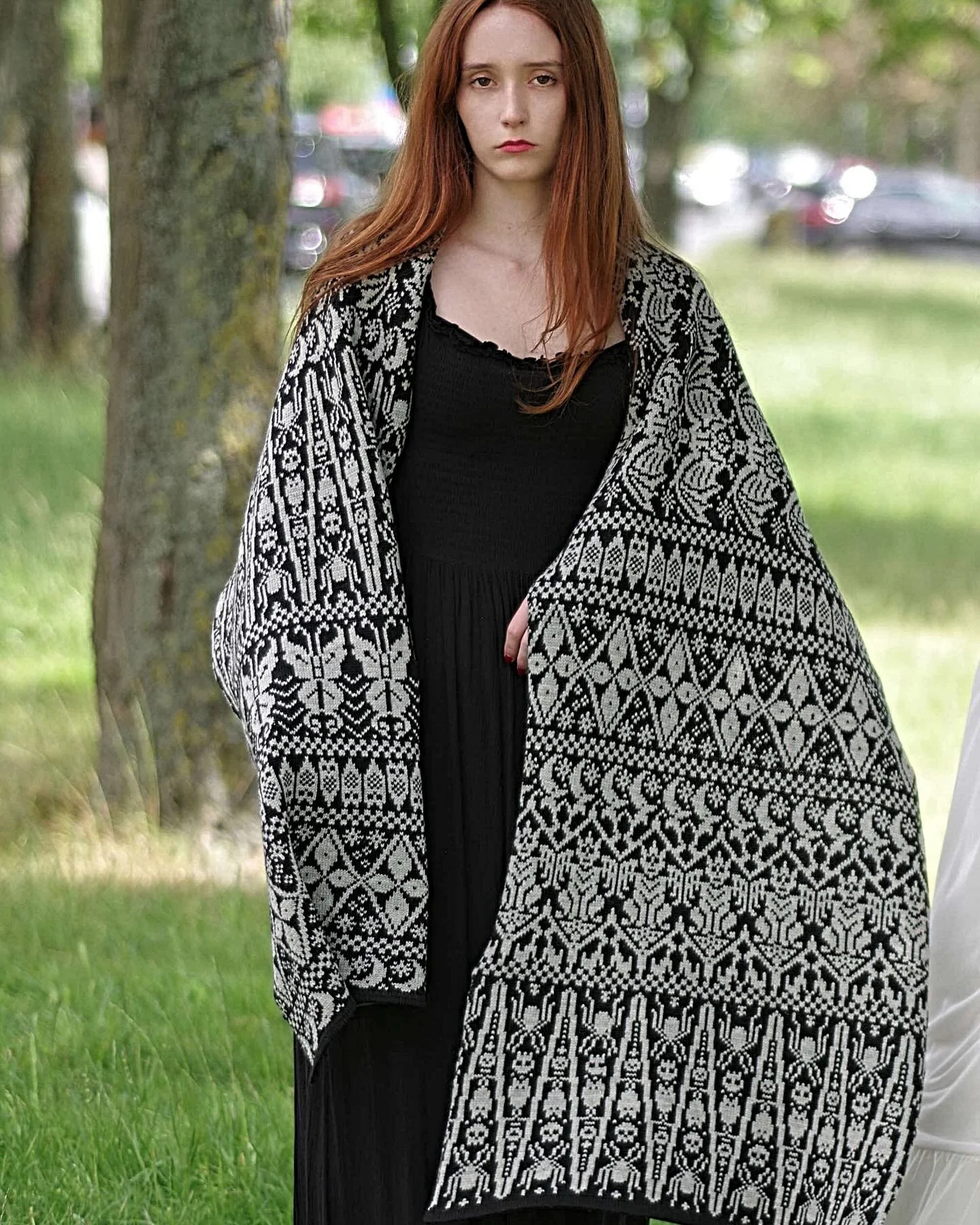 Happy Easter 🐣 everyone! The sale on selected pieces runs until midnight on 25th April ☺️ Wishing you all a beautiful weekend &hearts;️
S xx
@marnieaves_ 😍
@photoboothportraits 🖤

#knitting #witchyvibes #stitchwitch #colourworkknitting #canterbury
