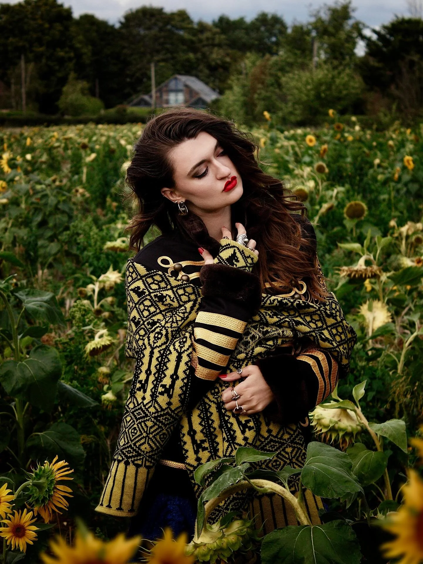 Too beautiful for words 😍@ophelia_ray_lester ,wrapped up in The Nocturne Key scarf and matching mittens 🌻🖤

 #knittedscarf #artisanmade #knittedart #artisnaltextiles #artisantextiles #knitting #fairisleknitting #witchy #witchywoman #witchyclothing