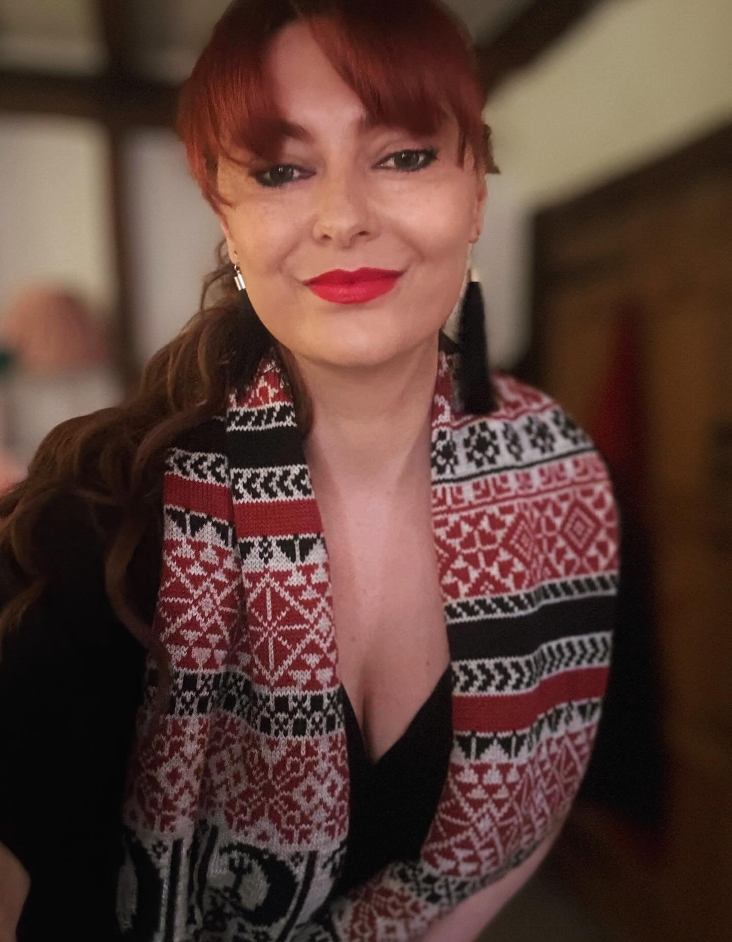 Wearing my new favourite scarf! Mara 🖤 Inspired by the dark goddess of dreams.. and keeping me warm in my favourite season 🥰
I just wanted to take a moment to say thank you to everyone who supports my work! Your love for my knitted art is what keep